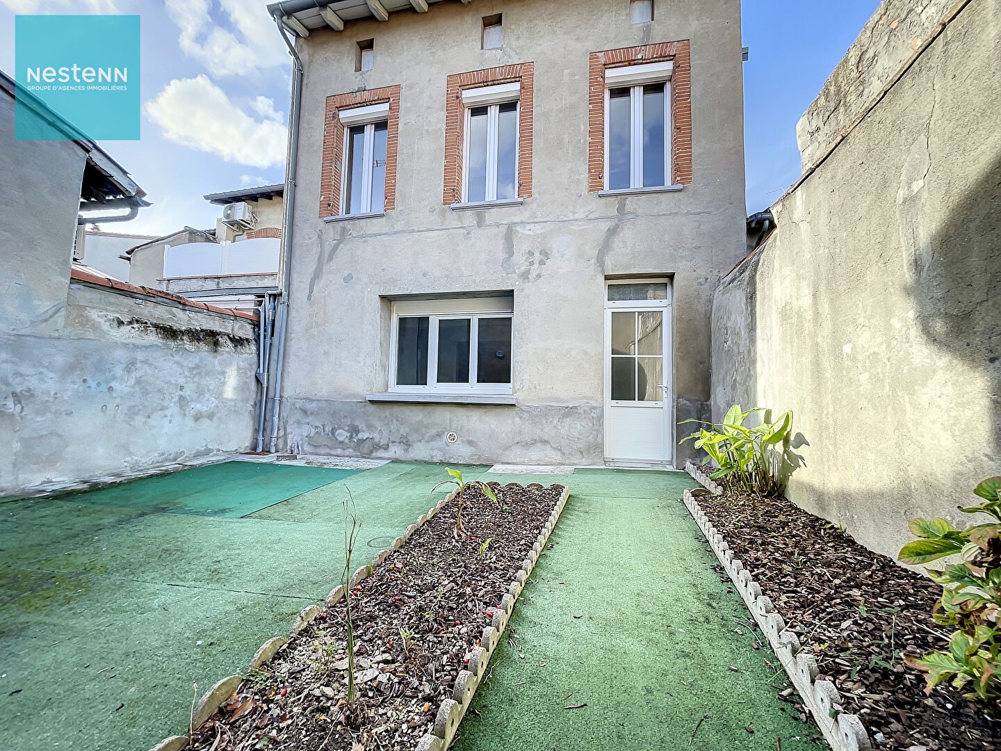 A louer Maison de ville 3 pieces 83 m2 avec cour et garage, au coeur de Villefranche De Lauragais
