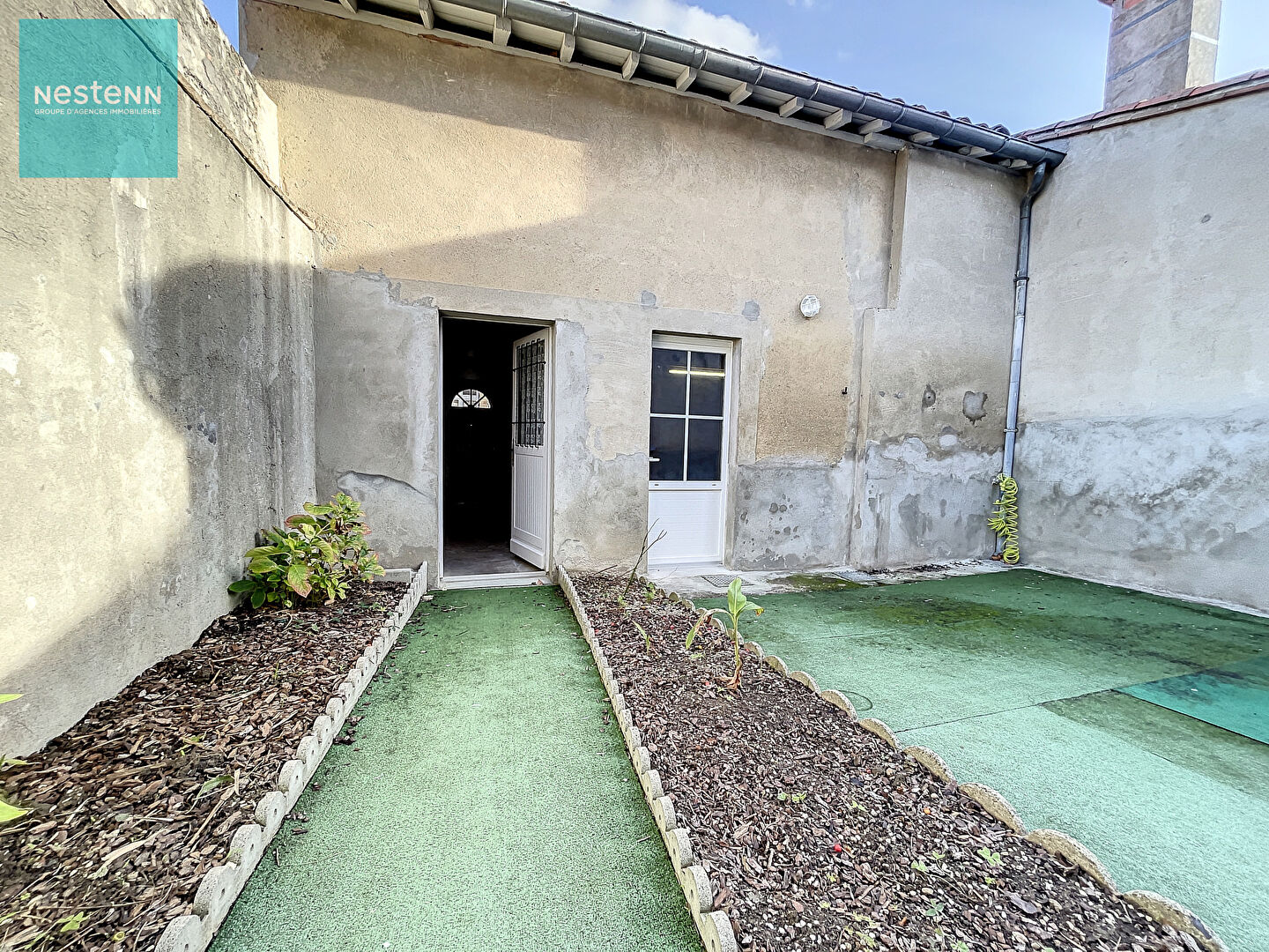 A louer Maison de ville 3 pieces 83 m2 avec cour et garage, au coeur de Villefranche De Lauragais
