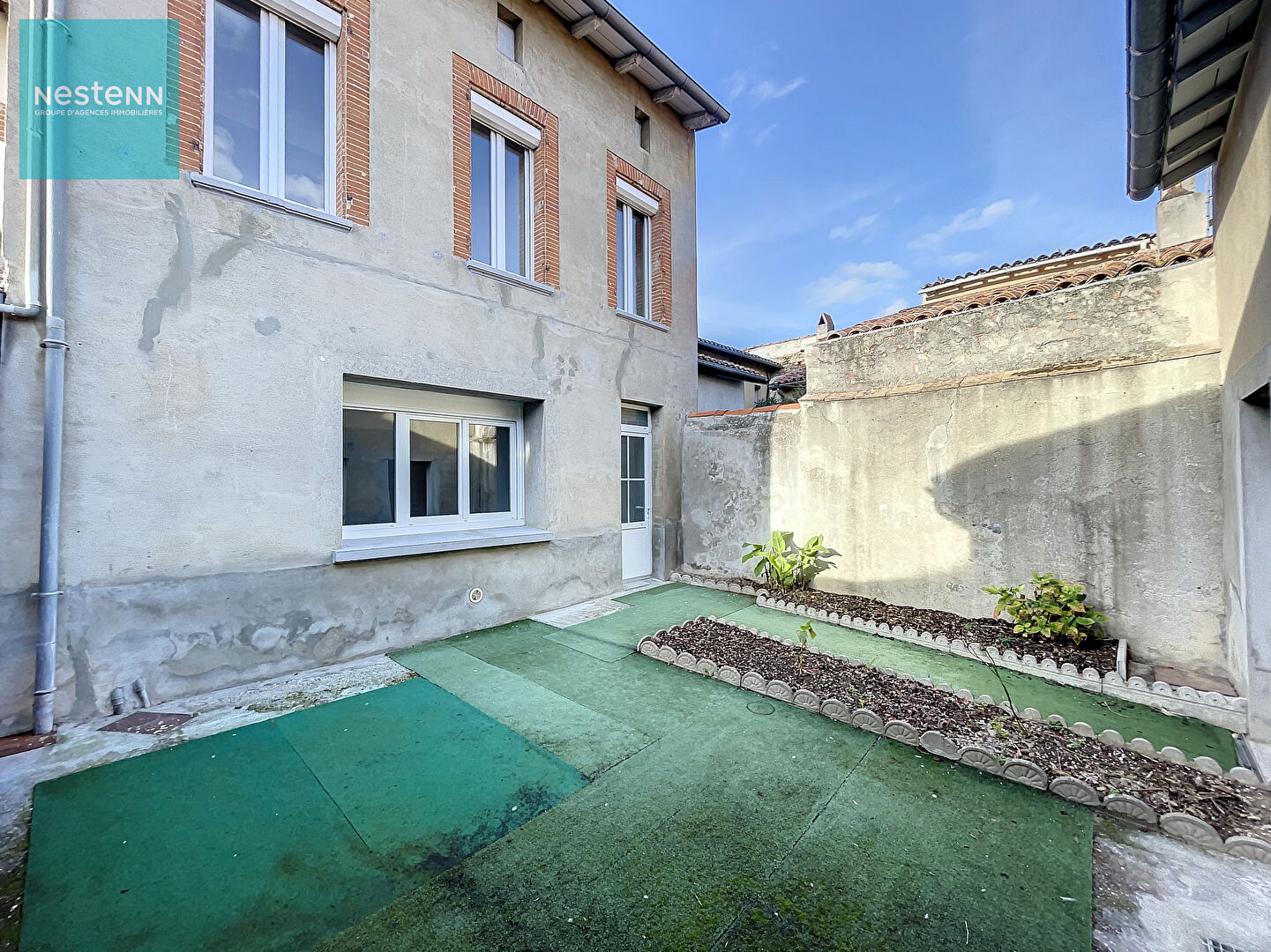 A louer Maison de ville 3 pieces 83 m2 avec cour et garage, au coeur de Villefranche De Lauragais