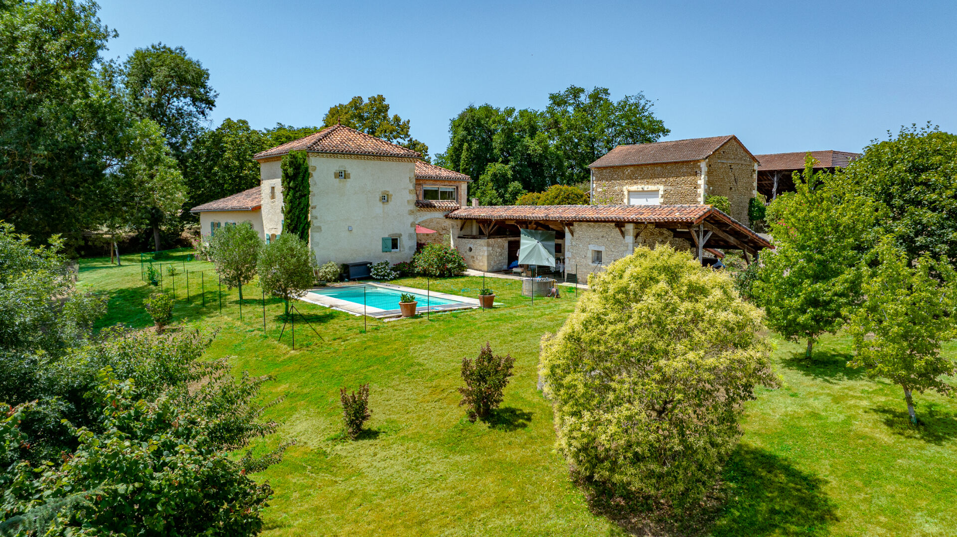 Maison 8 pièces 308 m² · à Saint Jean Poutge · 308 m² · 760 000 €