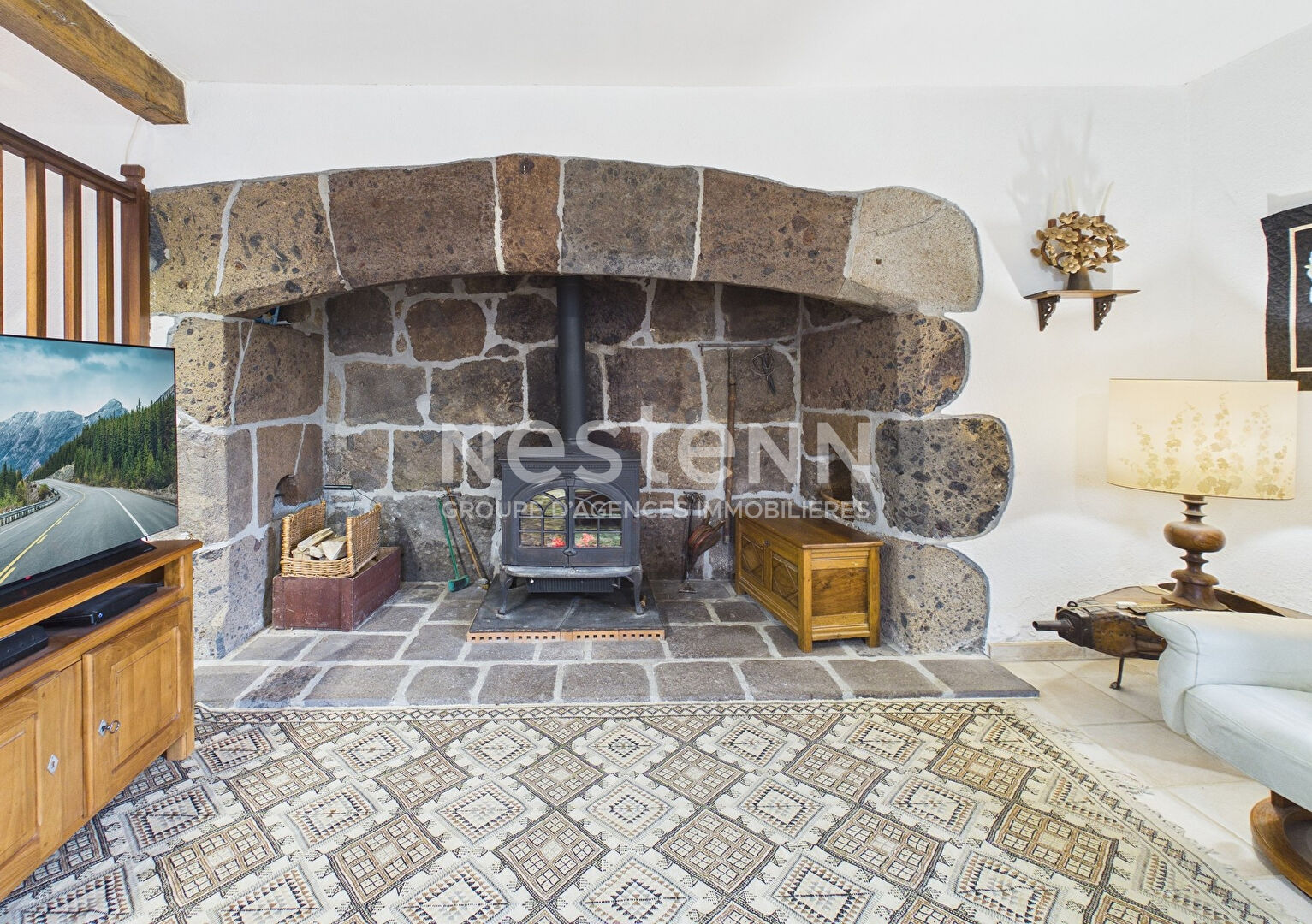 A vendre à Marmanhac, sur terrain d'environ 4000 m², maison de type 6 d'une surface de 157 m² avec carport, garage et piscine