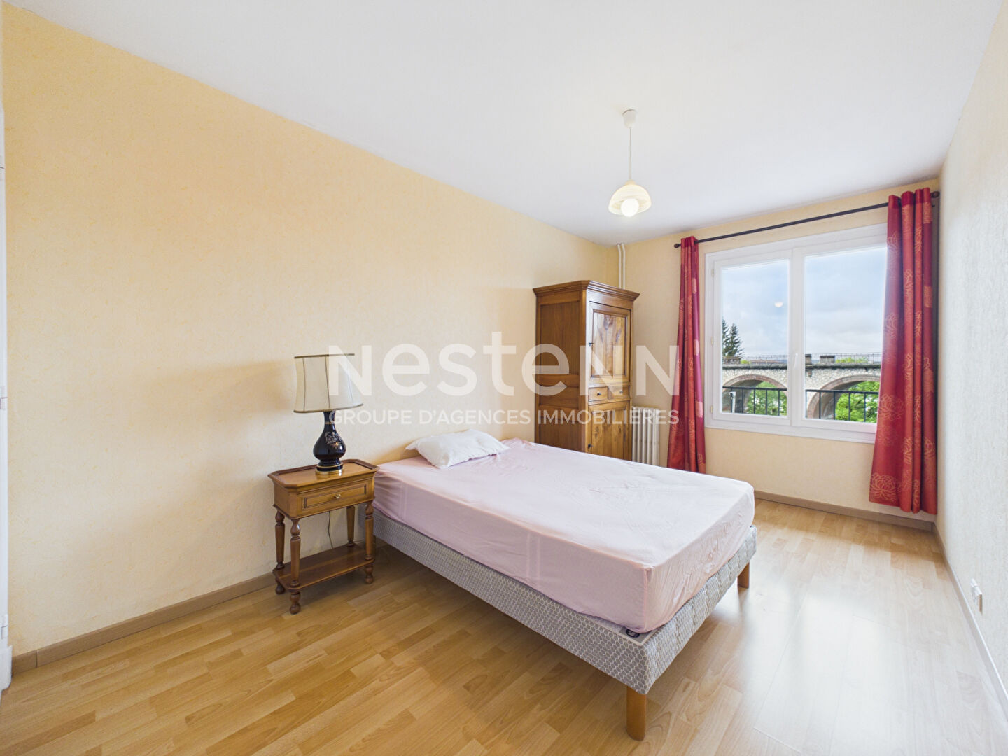 Aurillac, quartier viaduc, à Vendre Appartement de type 3 d'une surface de 65 m² avec balcon et cave.