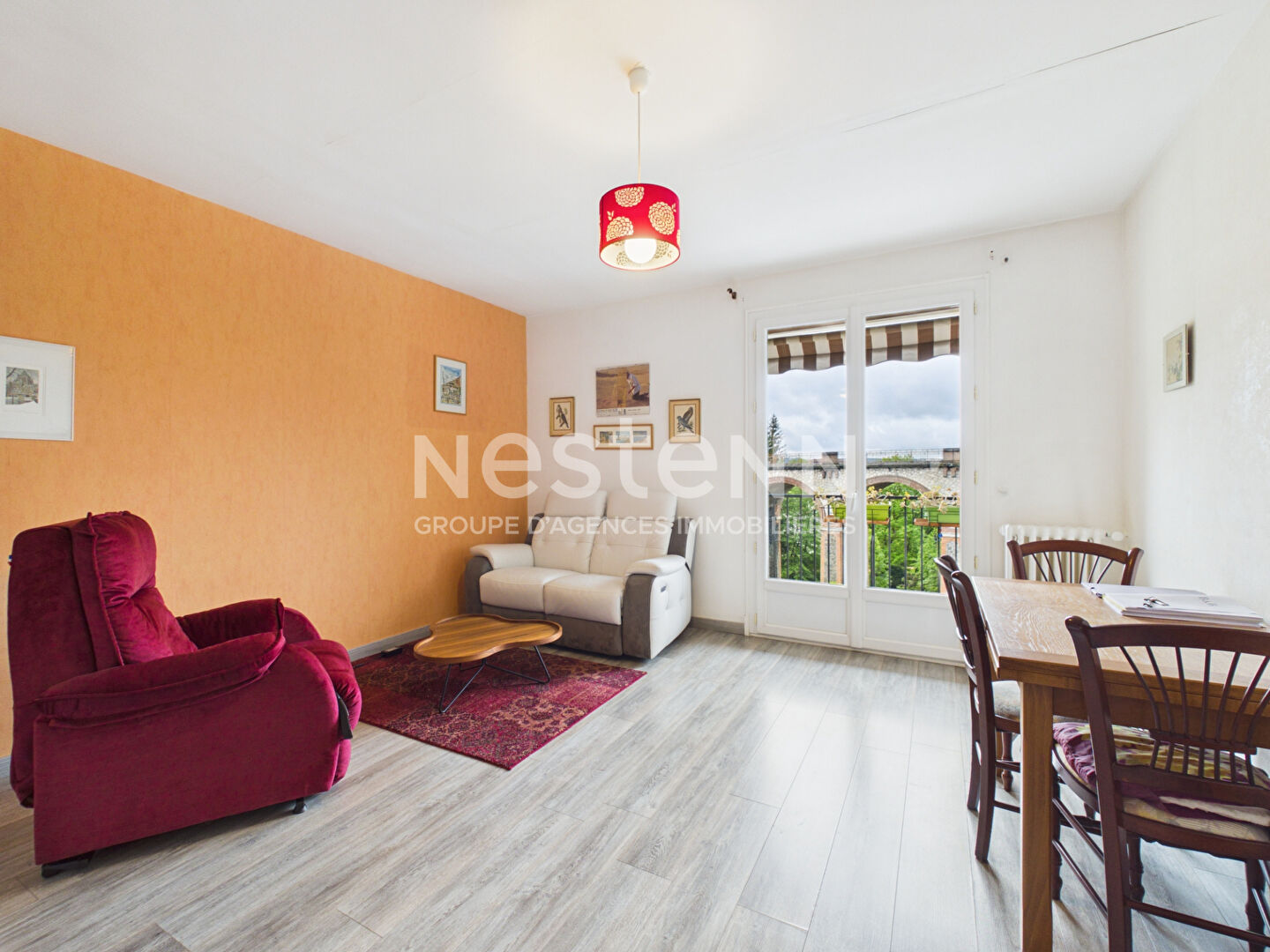 Aurillac, quartier viaduc, à Vendre Appartement de type 3 d'une surface de 65 m² avec balcon et cave.