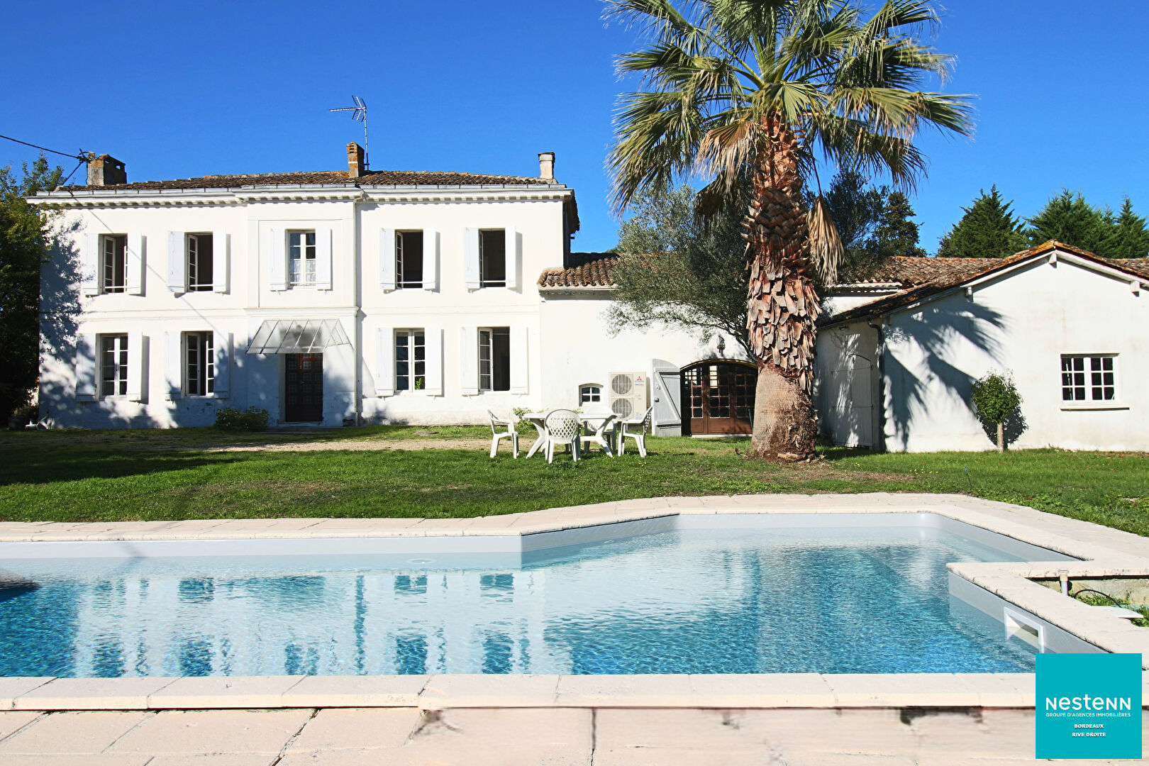 Maison Bourgeoise avec piscine et garages