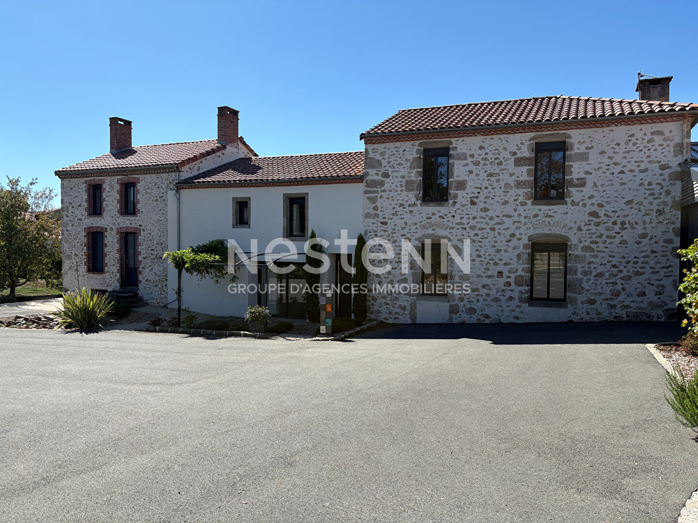 Maison 16 pièces 259 m² · à Bressuire · 259 m² · 362 250 €
