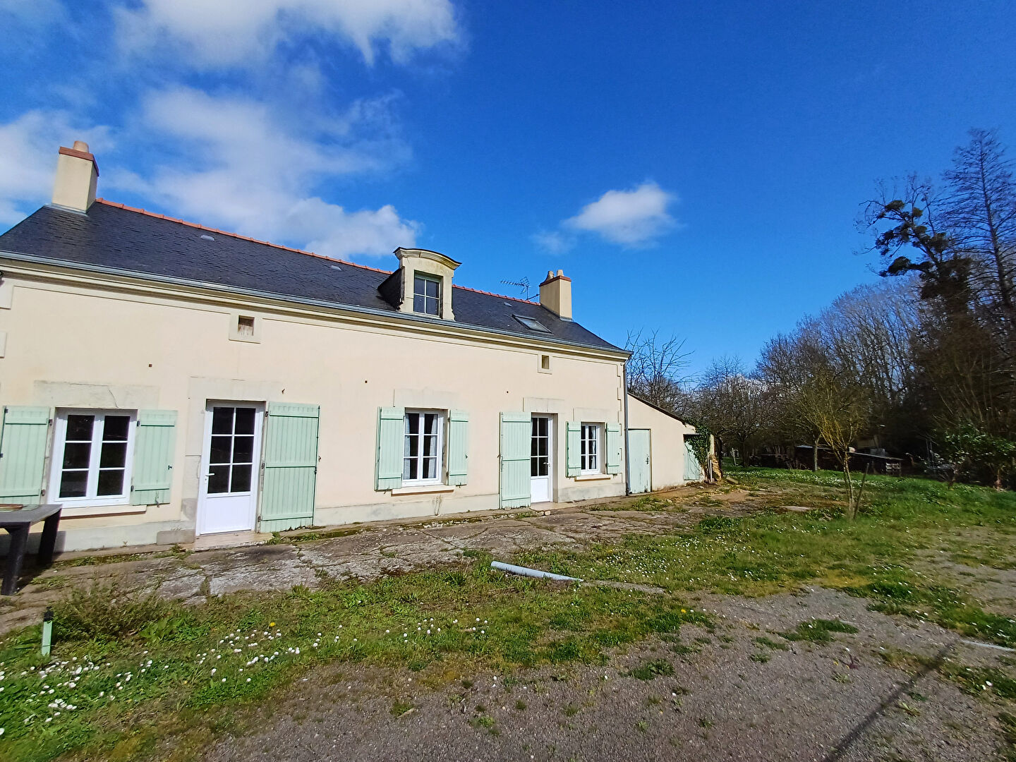 Bellevigne en Layon Longere a renover avec possibilite de vie de