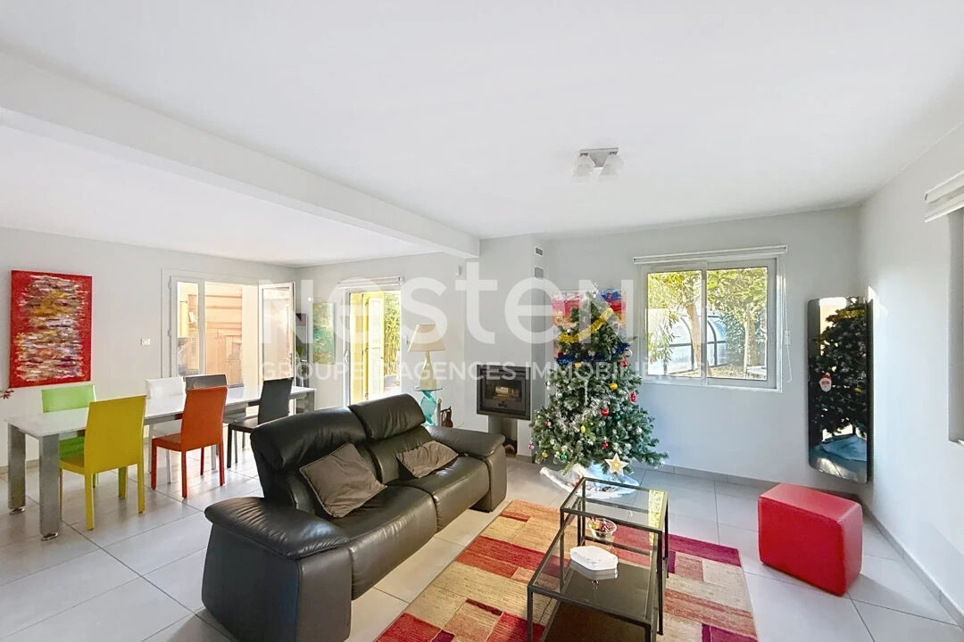 Maison individuelle de 7 Pièces avec 5 chambres Piscine Proche Centre Ville - 69500 BRON