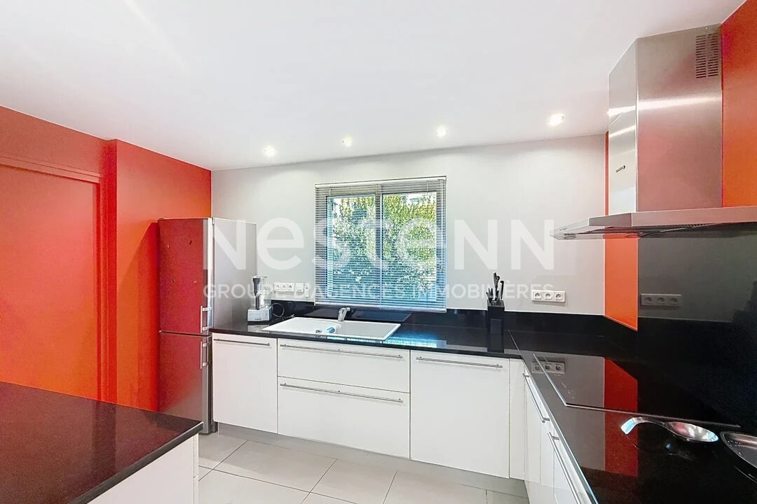 Maison individuelle de 7 Pièces avec 5 chambres Piscine Proche Centre Ville - 69500 BRON