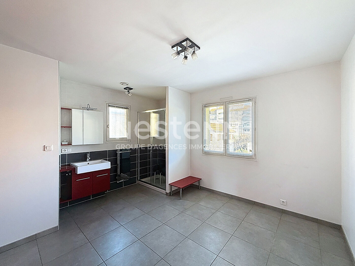 Maison individuelle de 7 Pièces avec 5 chambres Piscine Proche Centre Ville - 69500 BRON