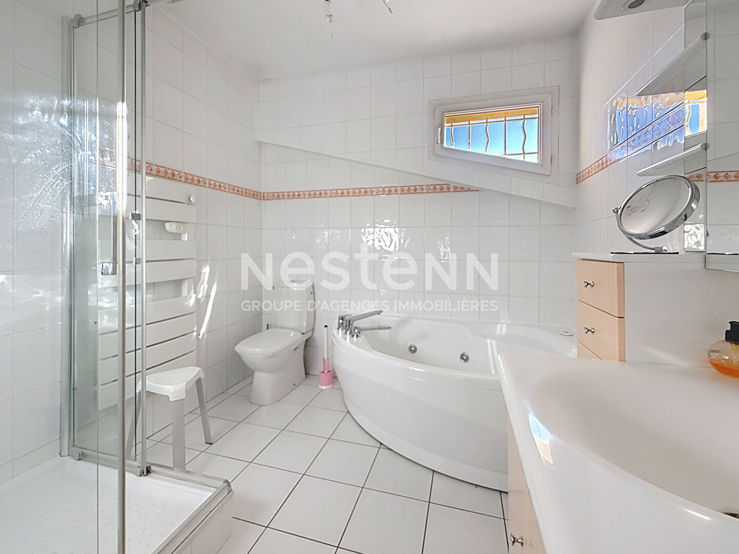 Maison individuelle de 7 Pièces avec 5 chambres Piscine Proche Centre Ville - 69500 BRON