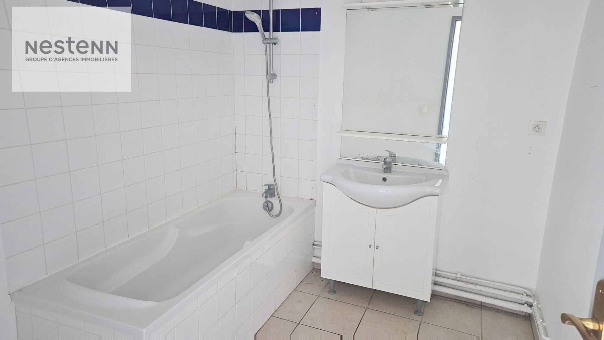 Appartement  T3 dans résidence DESCARTES au 2ème étage d'une surface de  67.73 m2, 2 chambres, Ascenseur, Garage