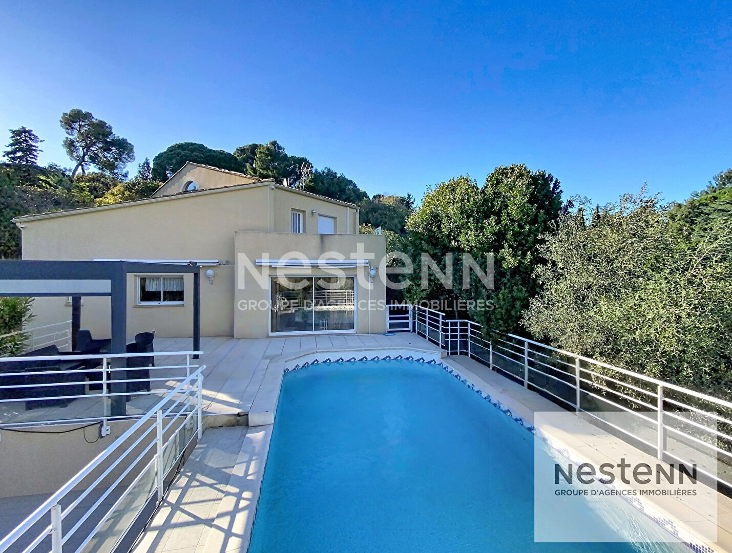 A vendre maison 6 pièces de 170 m² avec  plus de 50 m² de dépendance et piscine sur terrain arboré d'environ 980 m² à Montpellier secteur Aiguelongue