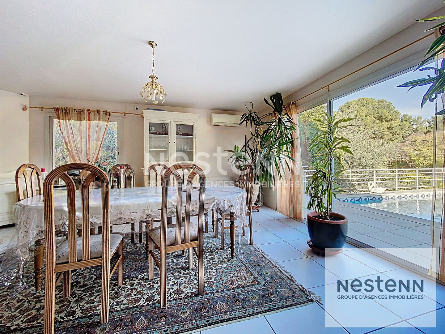 A vendre maison 6 pièces de 170 m² avec  plus de 50 m² de dépendance et piscine sur terrain arboré d'environ 980 m² à Montpellier secteur Aiguelongue