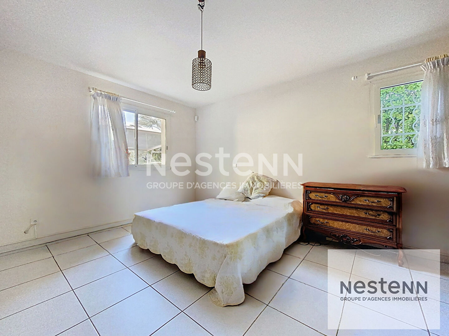 A vendre maison 6 pièces de 170 m² avec  plus de 50 m² de dépendance et piscine sur terrain arboré d'environ 980 m² à Montpellier secteur Aiguelongue