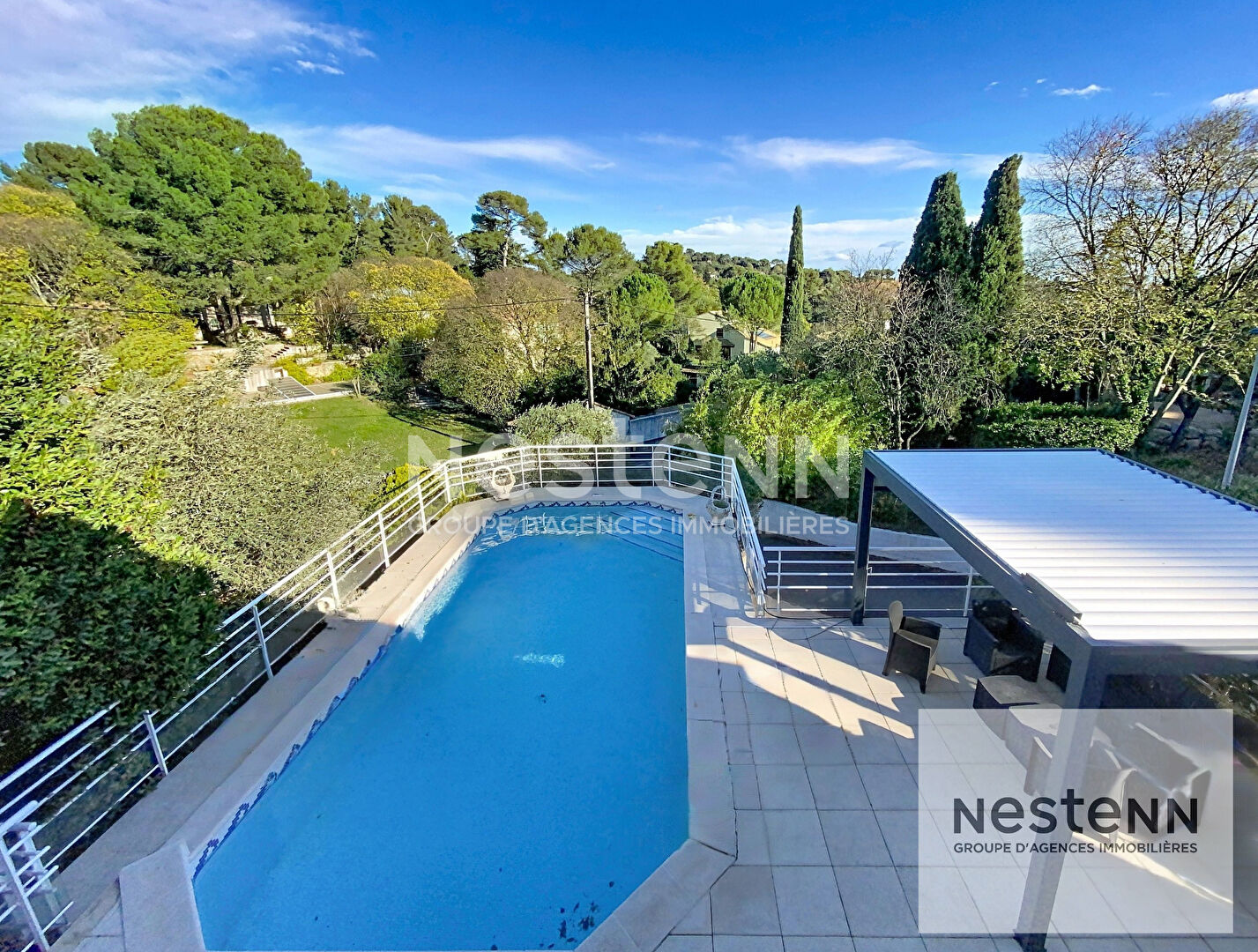 A vendre maison 6 pièces de 170 m² avec  plus de 50 m² de dépendance et piscine sur terrain arboré d'environ 980 m² à Montpellier secteur Aiguelongue