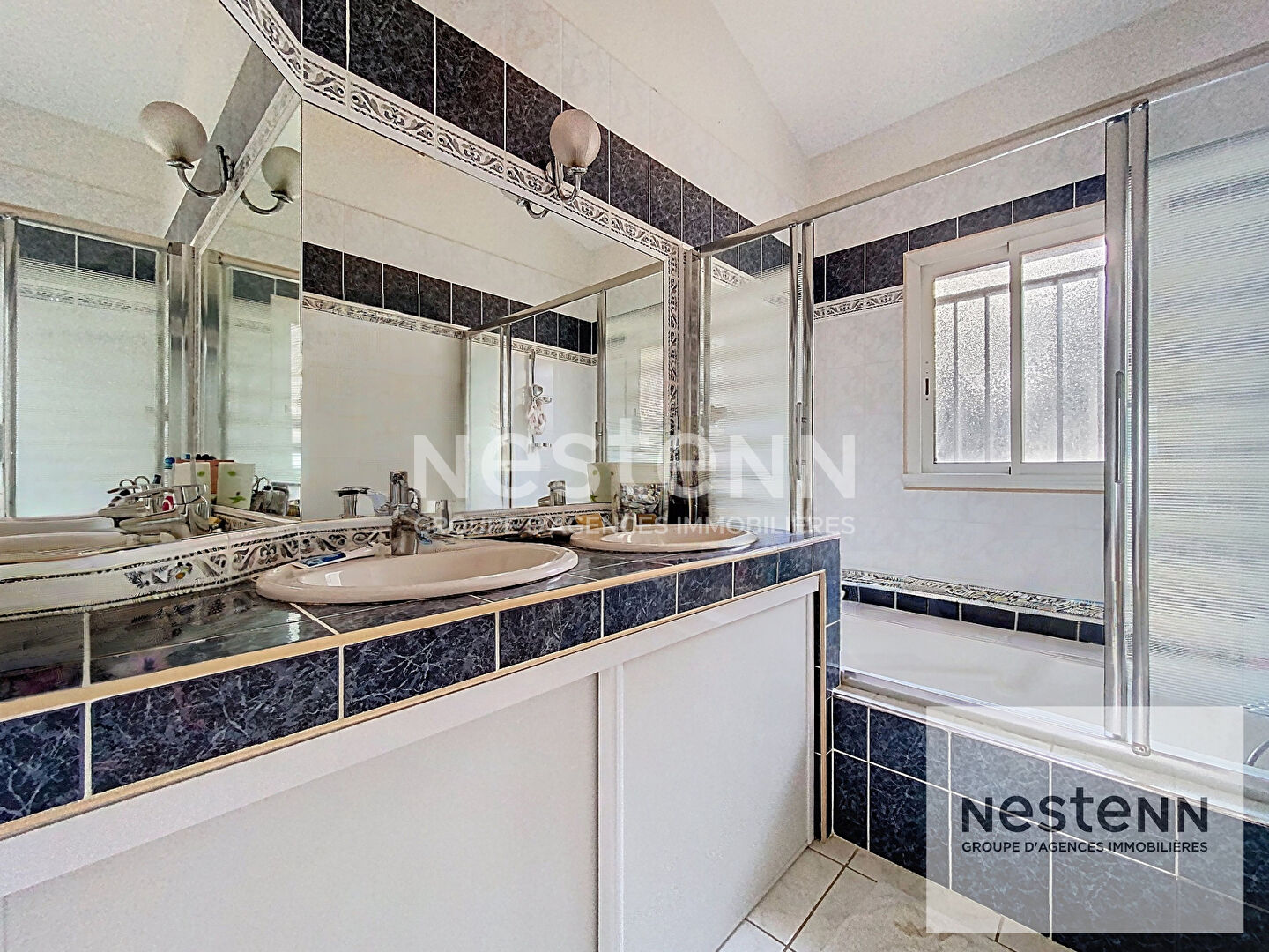 A vendre maison 6 pièces de 170 m² avec  plus de 50 m² de dépendance et piscine sur terrain arboré d'environ 980 m² à Montpellier secteur Aiguelongue