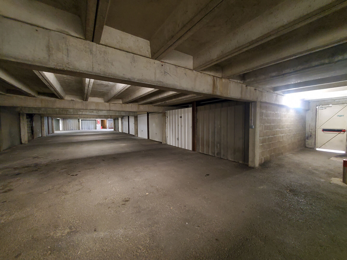 Garage en soussol quartier Laennec