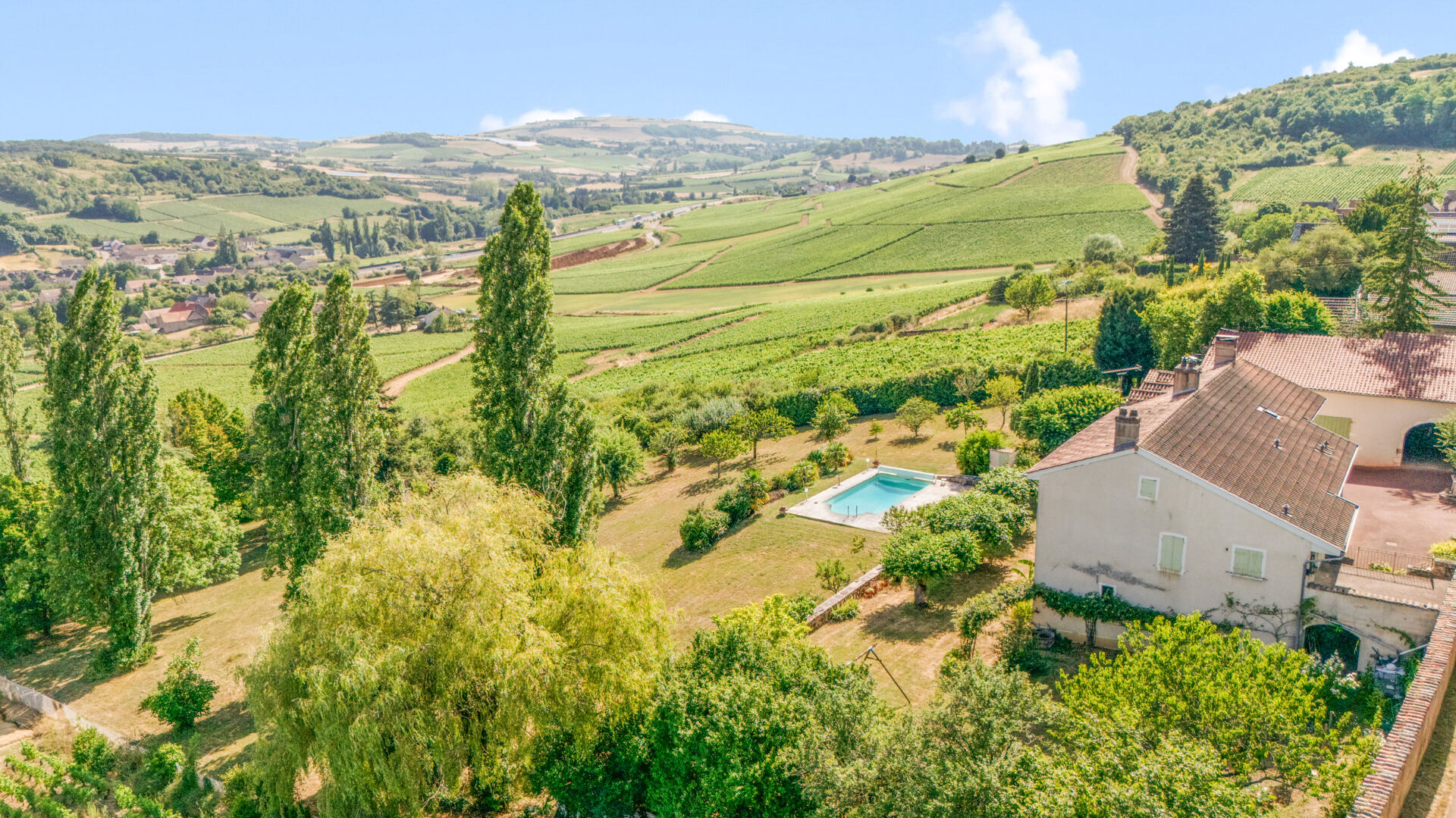 Belle propriété de caractère à Saint Désert de 230 m² avec dépendances et vue imprenable