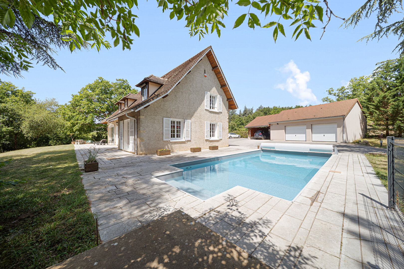Belle propriété de 274 m² à Givry avec vue sur le vignoble
