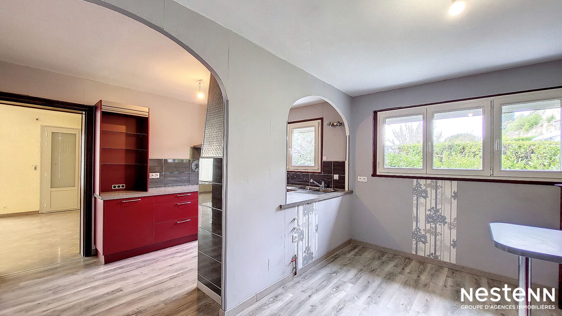 A vendre propriété de 260 m² avec piscine, dépendances, parc paysagé et potentiel pour gîte ou double habitation, à Valence-Sur-Baïse