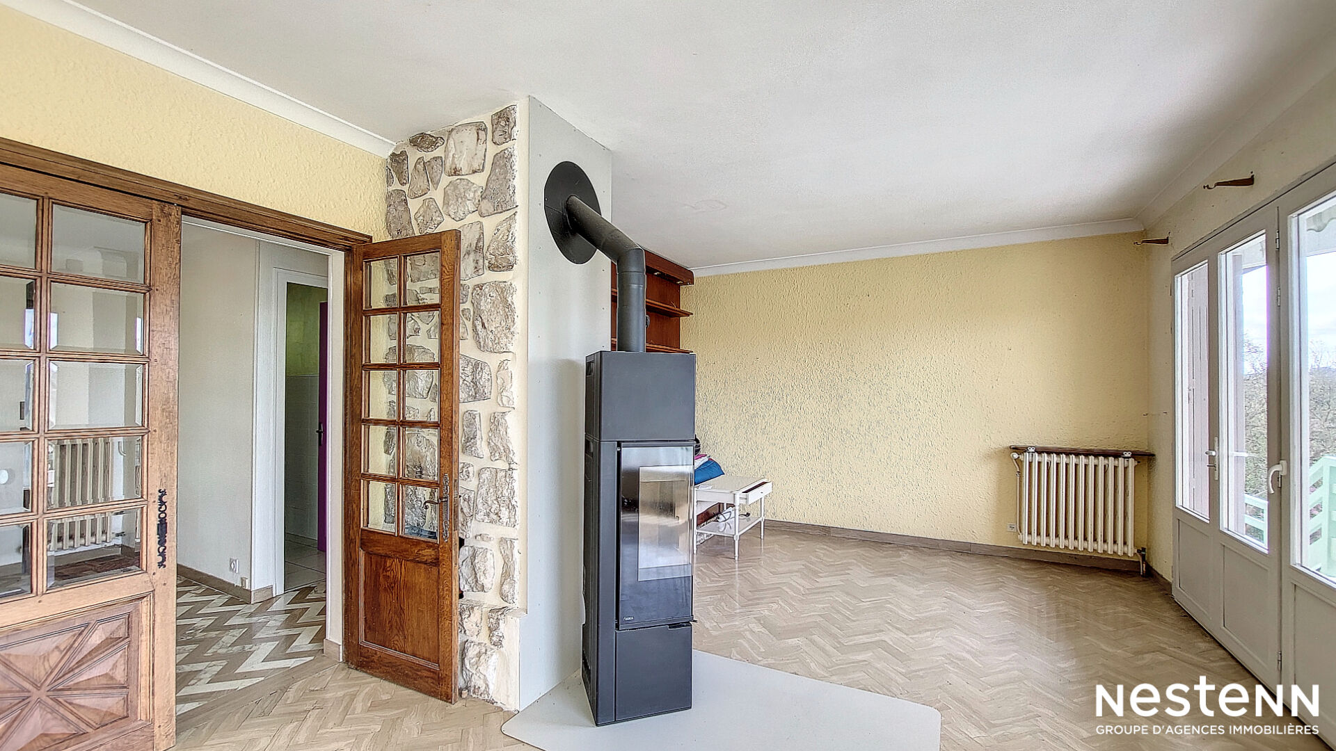 A vendre propriété de 260 m² avec piscine, dépendances, parc paysagé et potentiel pour gîte ou double habitation, à Valence-Sur-Baïse