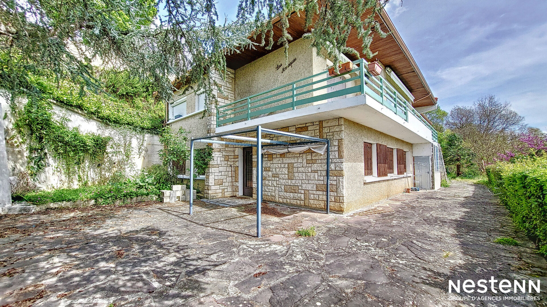 A vendre propriété de 260 m² avec piscine, dépendances, parc paysagé et potentiel pour gîte ou double habitation, à Valence-Sur-Baïse