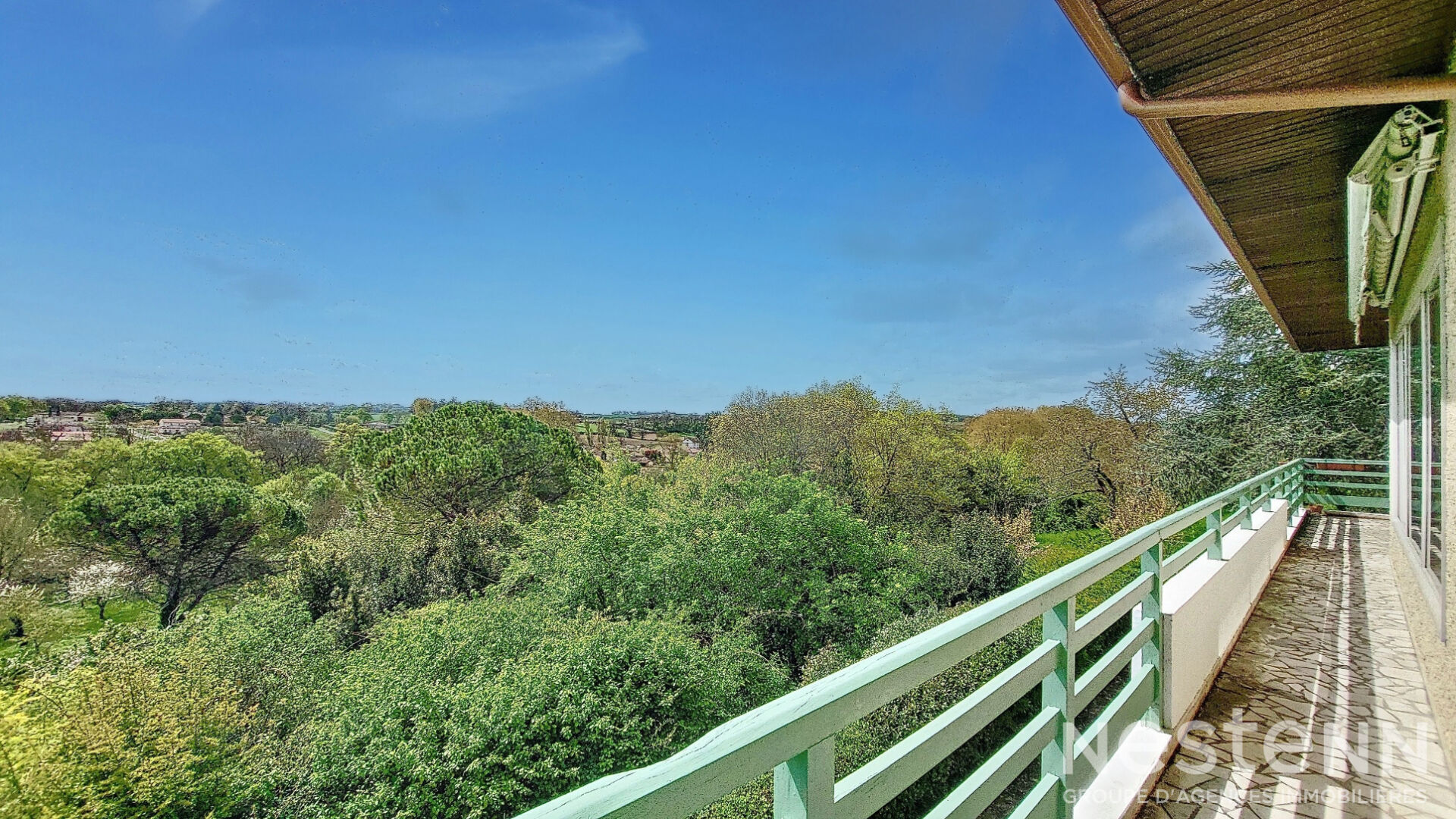 A Vendre en viager libre d'occupant Maison de 260 m² avec garages, piscine et jardin à Valence-sur-Baïse