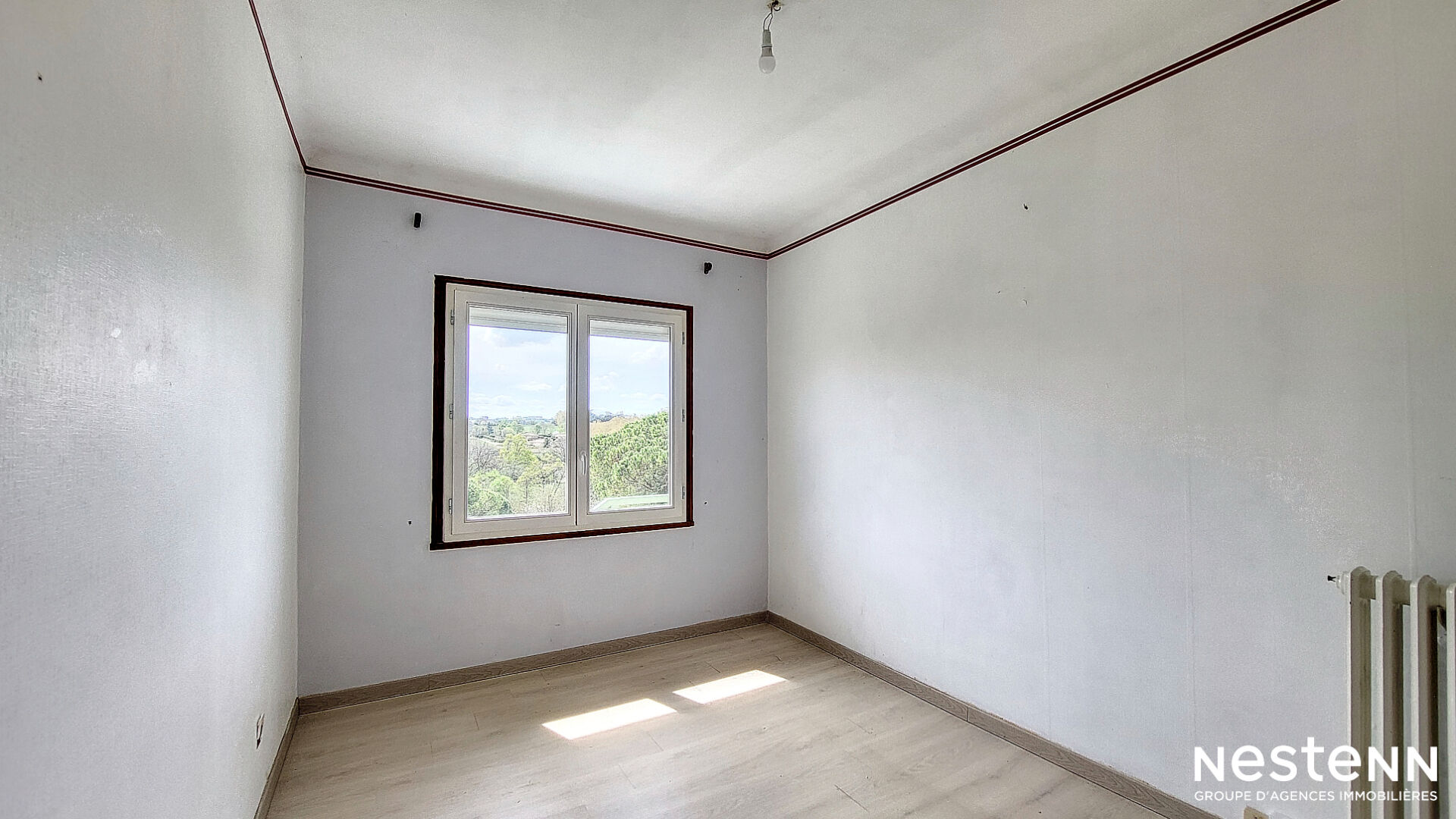 A Vendre en viager libre d'occupant Maison de 260 m² avec garages, piscine et jardin à Valence-sur-Baïse