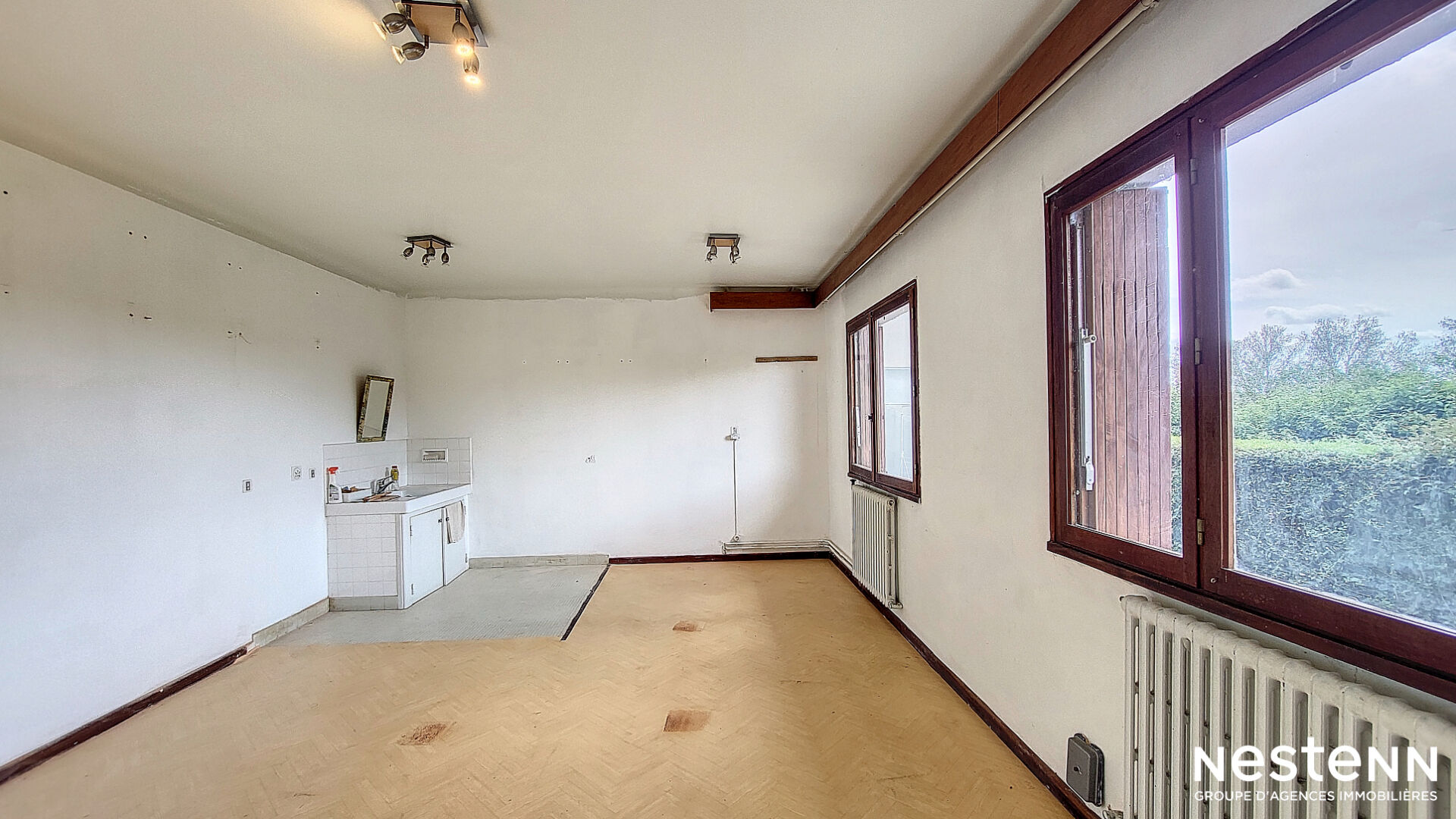 A Vendre en viager libre d'occupant Maison de 260 m² avec garages, piscine et jardin à Valence-sur-Baïse