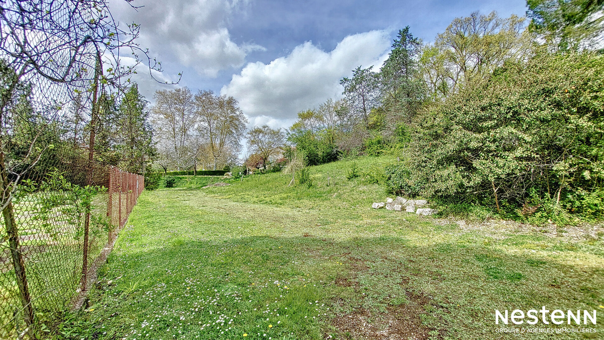 A Vendre en viager libre d'occupant Maison de 260 m² avec garages, piscine et jardin à Valence-sur-Baïse