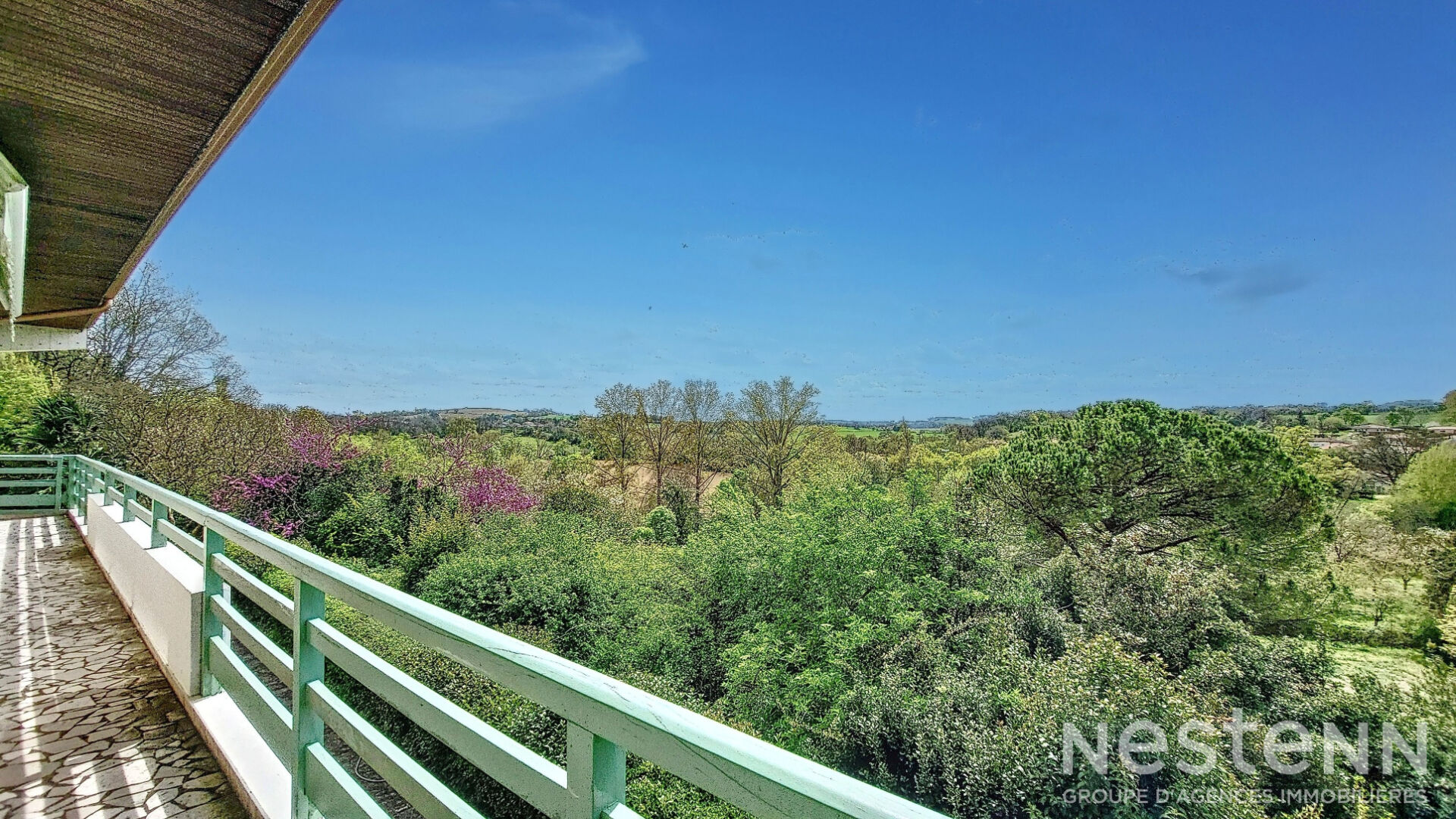 A Vendre en viager libre d'occupant Maison de 260 m² avec garages, piscine et jardin à Valence-sur-Baïse