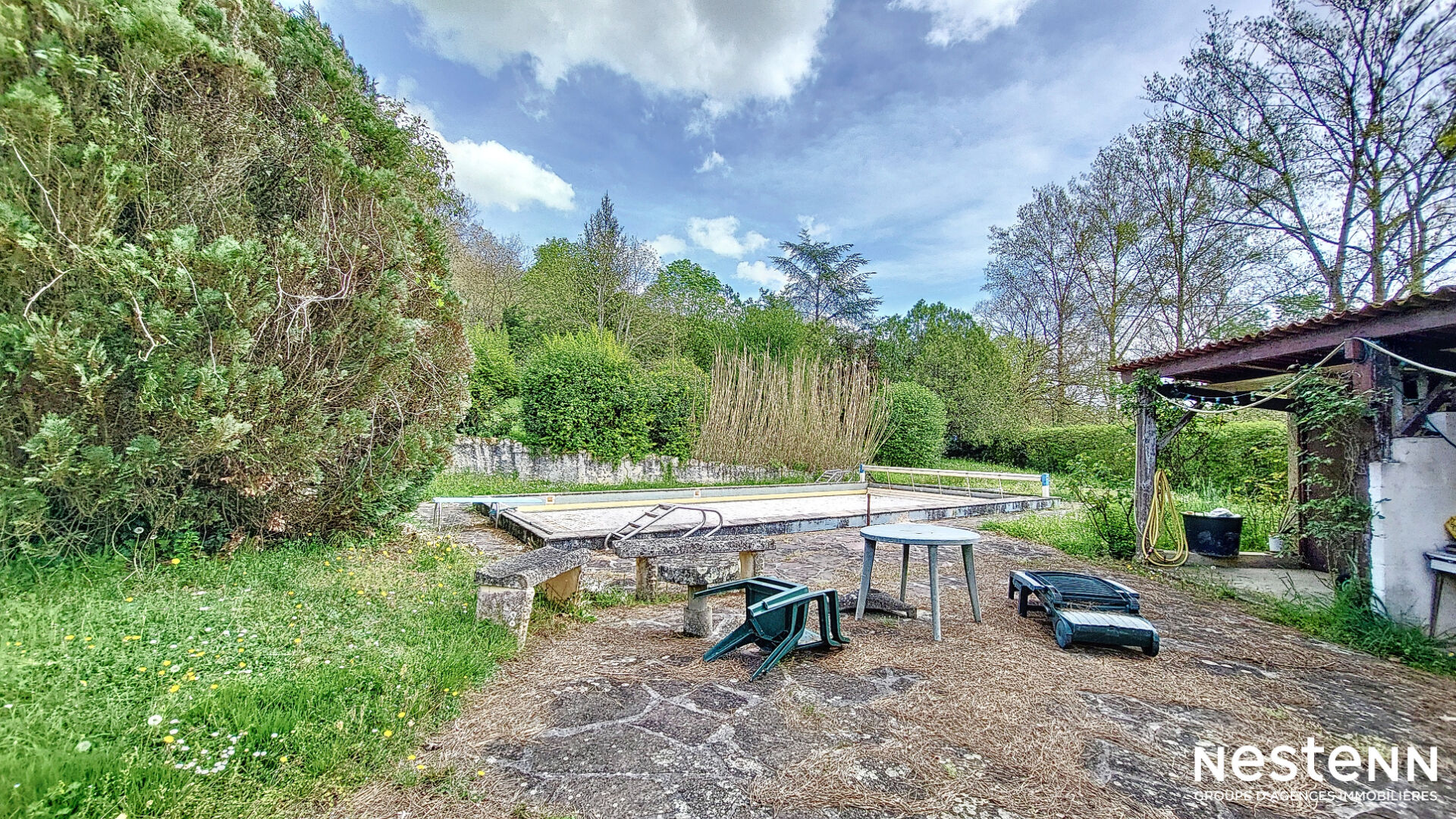 A Vendre en viager libre d'occupant Maison de 260 m² avec garages, piscine et jardin à Valence-sur-Baïse
