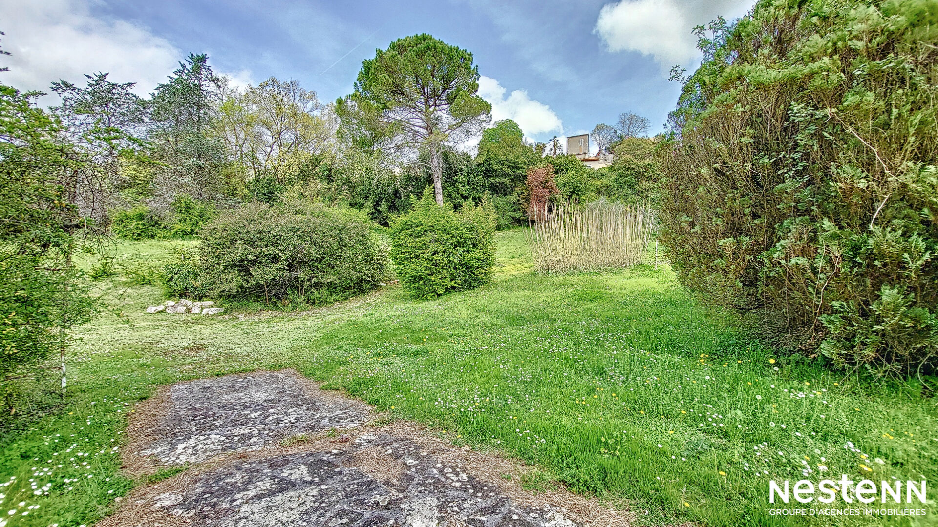 A Vendre en viager libre d'occupant Maison de 260 m² avec garages, piscine et jardin à Valence-sur-Baïse