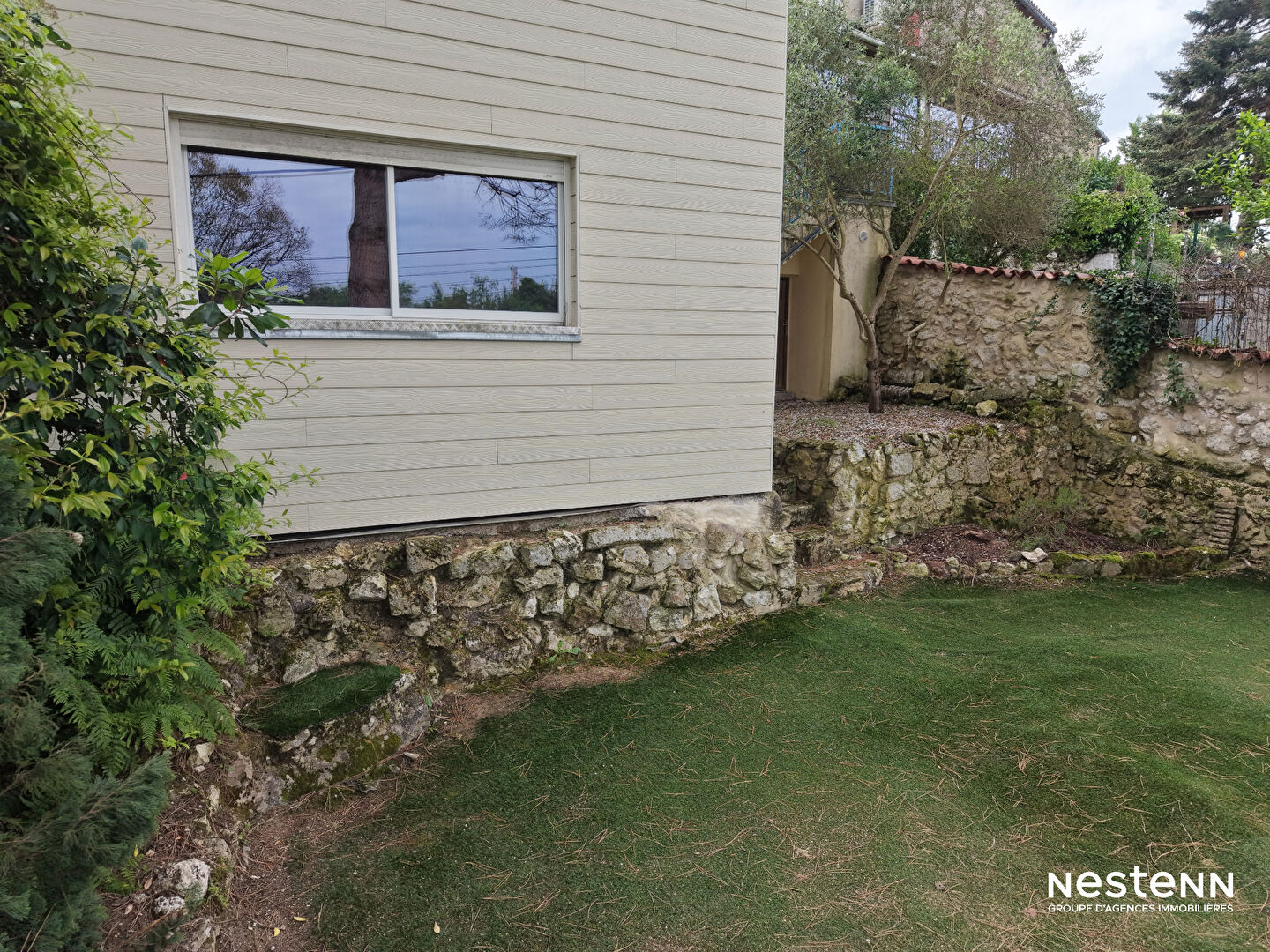A Vendre Maison de ville en pierre de 136 m² avec jardin au coeur de Gondrin