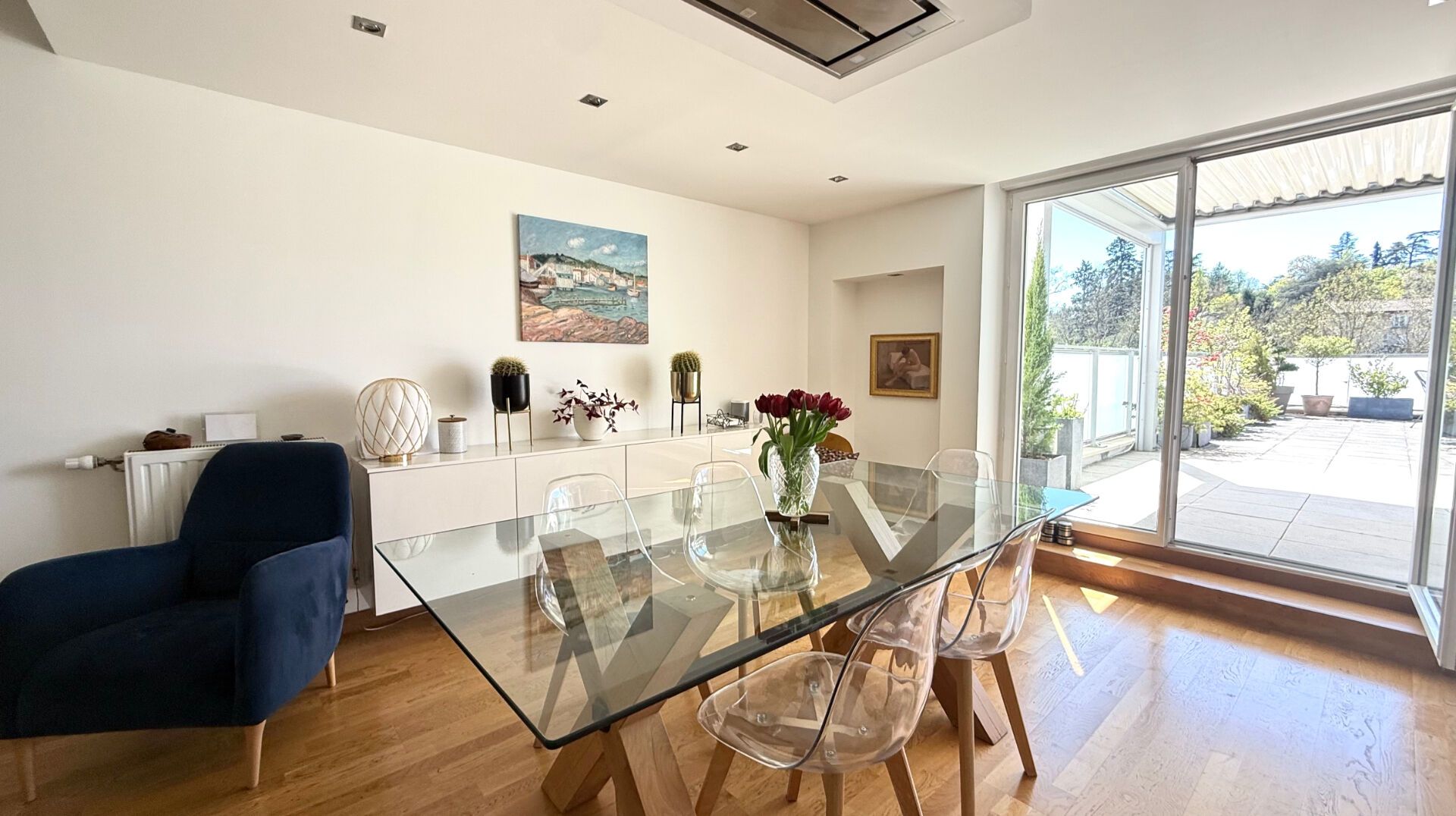 Exclusivité - Appartement T5 toit-terrasse Ecully 120m2 avec garage, piscine et terrasse de 70m2