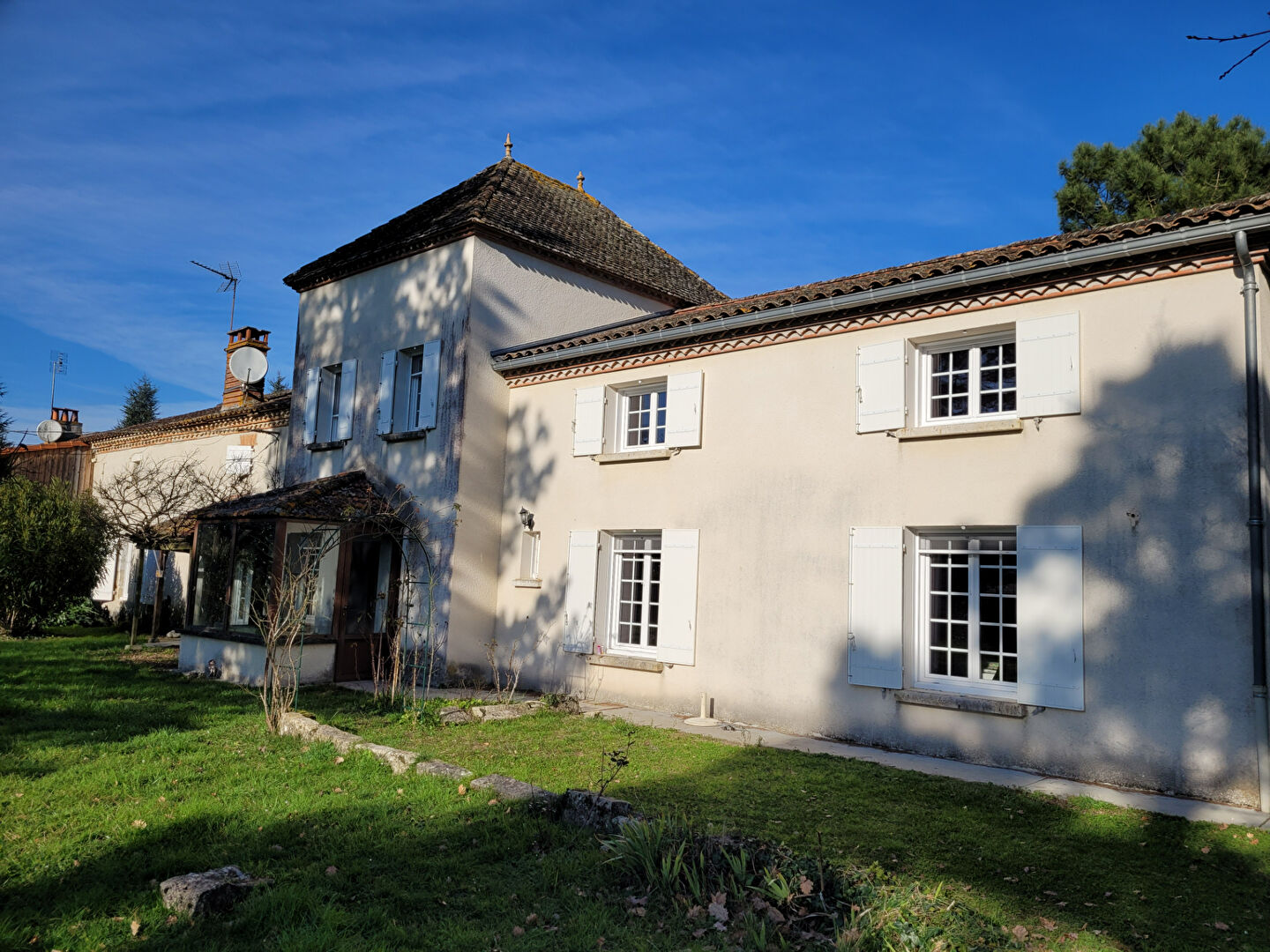 A vendre Maison partiellement rénovée à Sérignac-sur-garonne 3 chambres, 275m²
