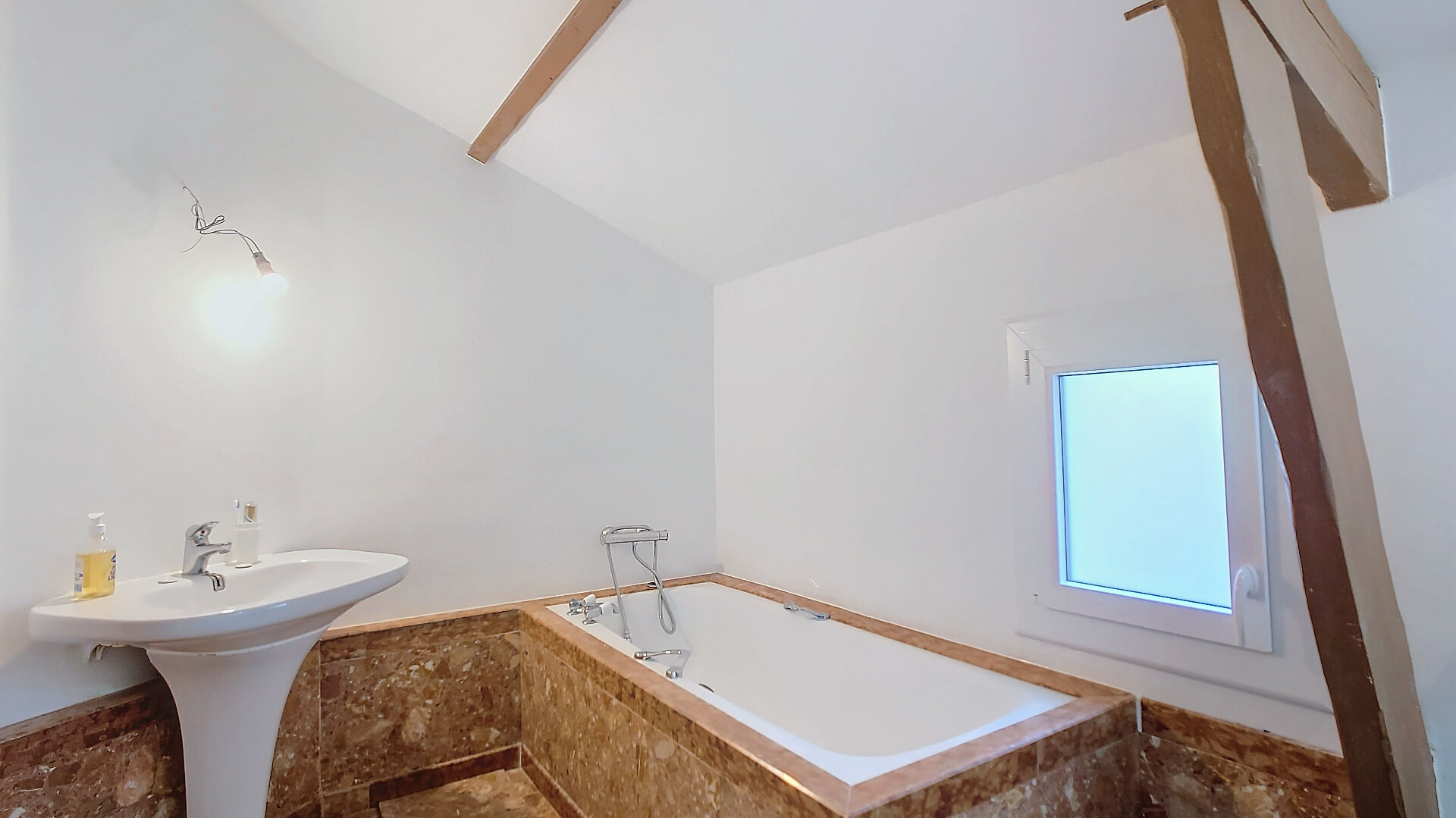 A vendre Maison partiellement rénovée à Sérignac-sur-garonne 3 chambres, 275m²