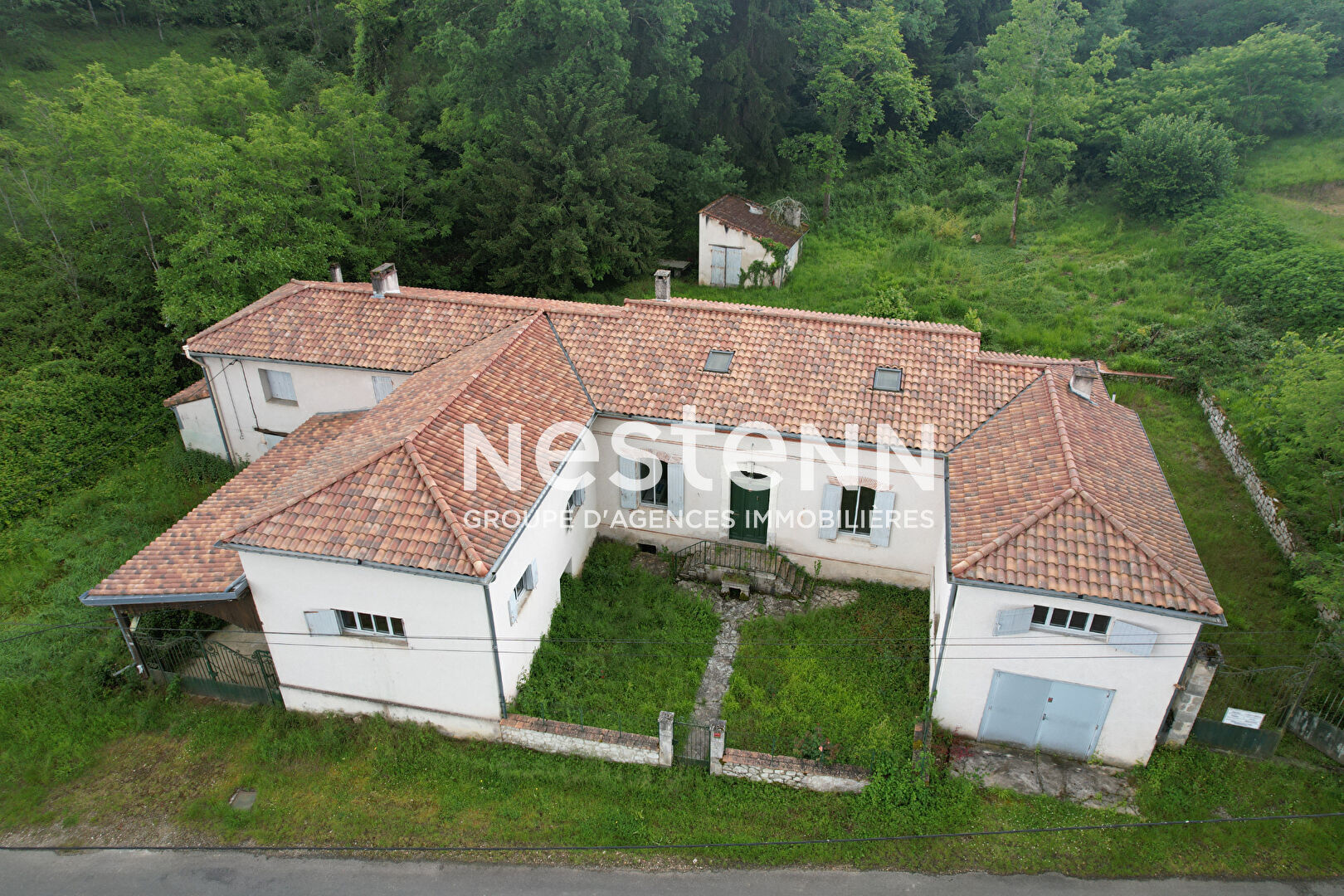 Maison 13 pièces 380 m² · à Feugarolles · 380 m² · 250 000 €
