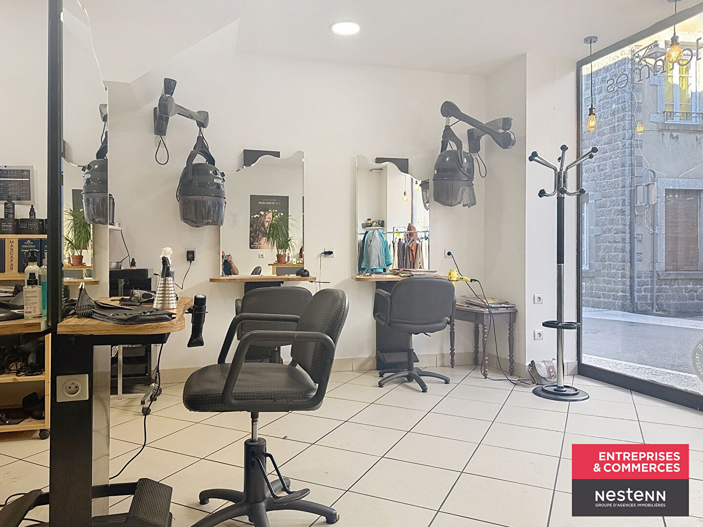 Centre de Haute Rivoire - Salon de coiffure mixte · à Haute-Rivoire · 31 000 €