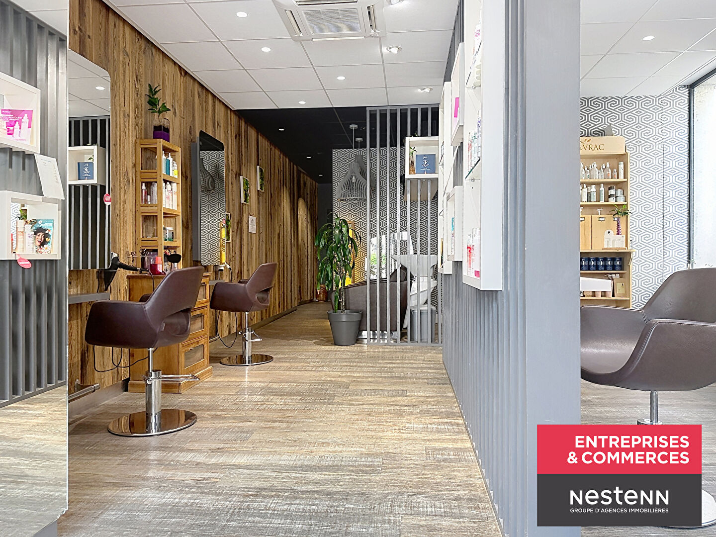 Belle opportunité, Fonds de commerce Salon de Coiffure mixte au coeur du village de Larajasse · 50 000 €