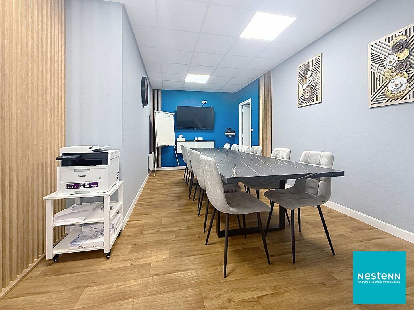 Roanne, hyper centre, à deux pas de la mairie locaux de bureau d'environ 70,71 m2 avec places de parking · 71 m² · 118 000 €