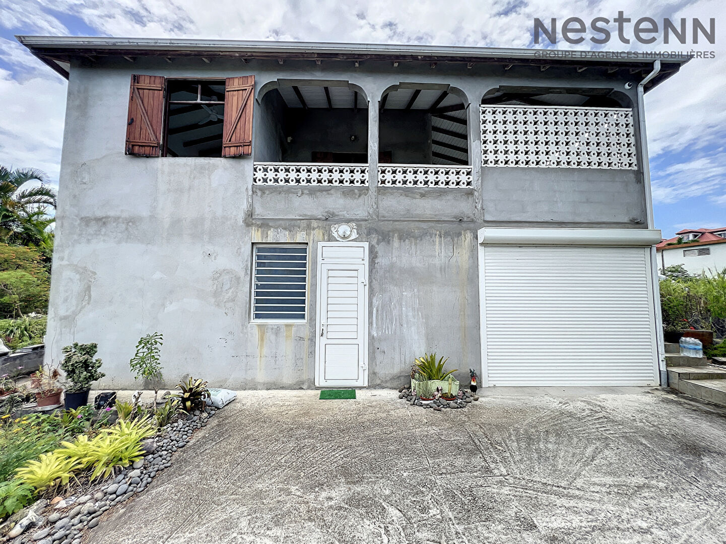 A VENDRE MAISON SUR 2 NIVEAUX AVEC 8 PIECES A ANSEBERTRAND