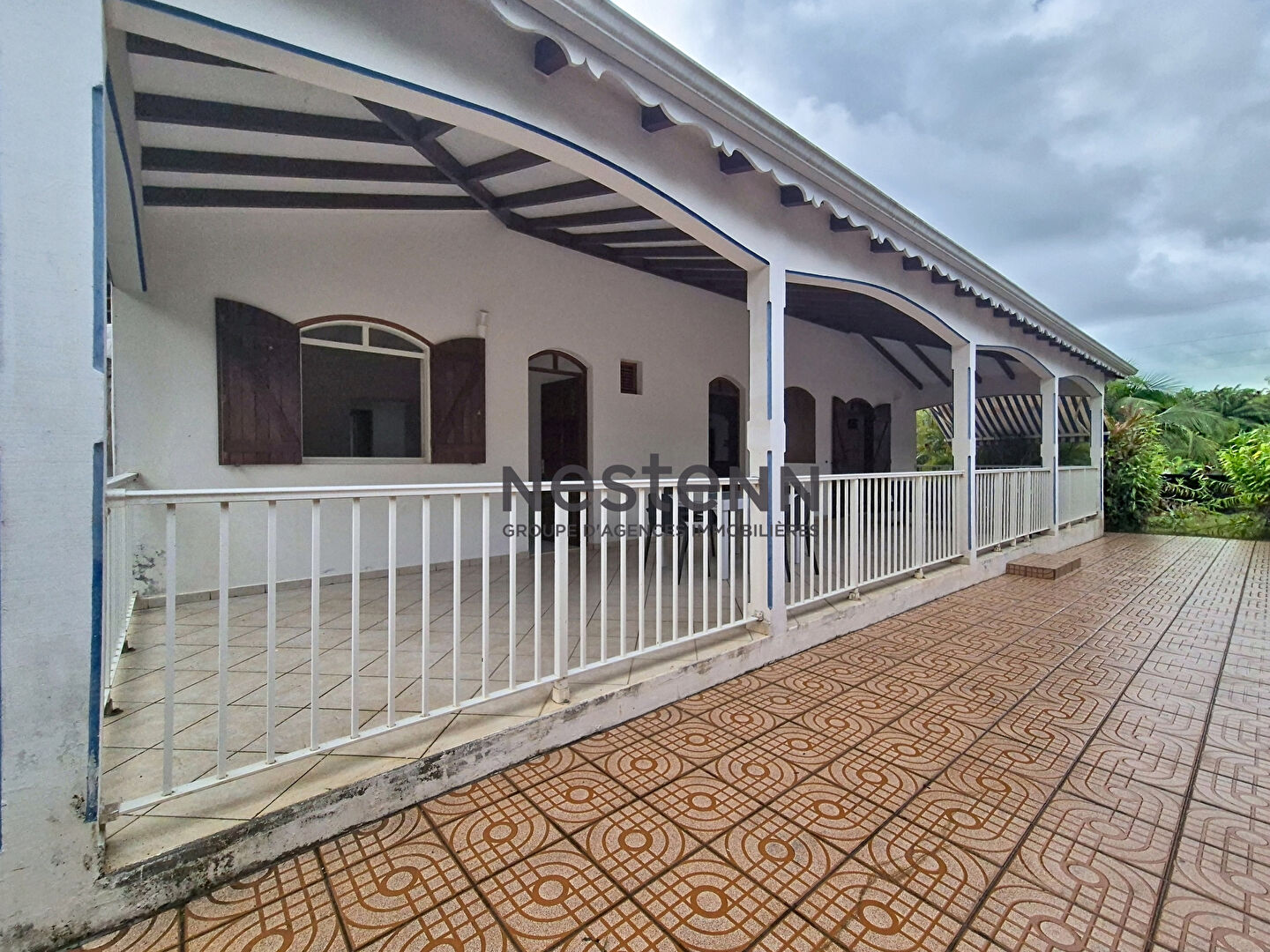 A VENDRE VILLA 4 pièce(s)  + T3 indépendant avec Garage à Petit-Bourg