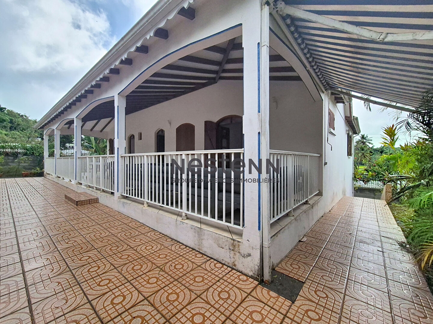 A VENDRE VILLA 4 pièce(s)  + T3 indépendant avec Garage à Petit-Bourg