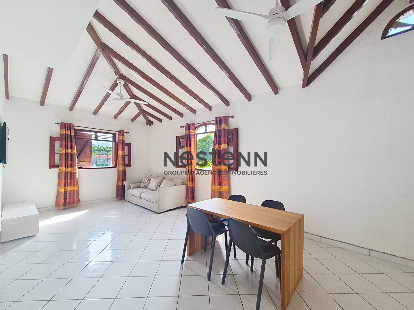 A VENDRE VILLA 4 pièce(s)  + T3 indépendant avec Garage à Petit-Bourg