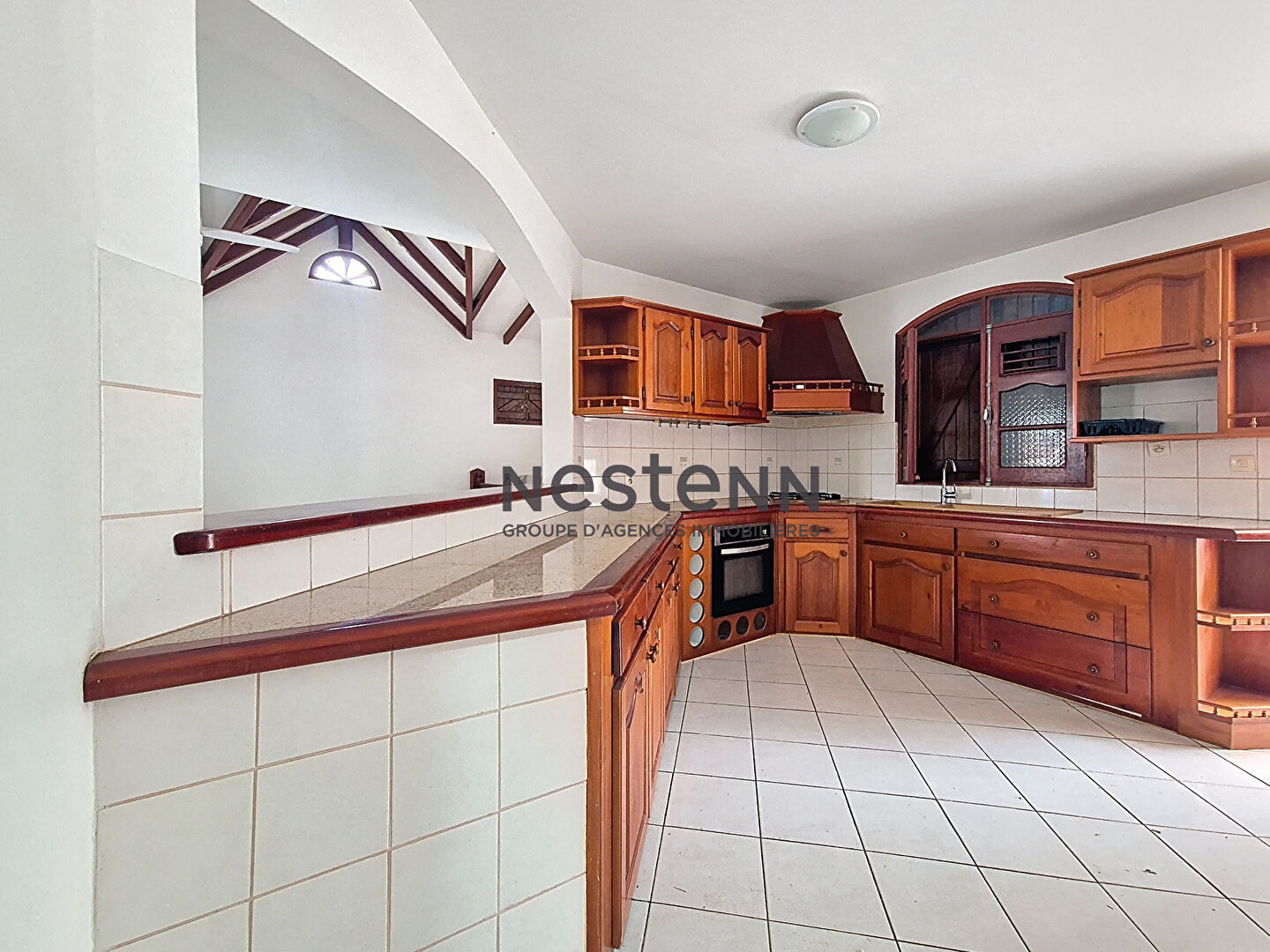 A VENDRE VILLA 4 pièce(s)  + T3 indépendant avec Garage à Petit-Bourg