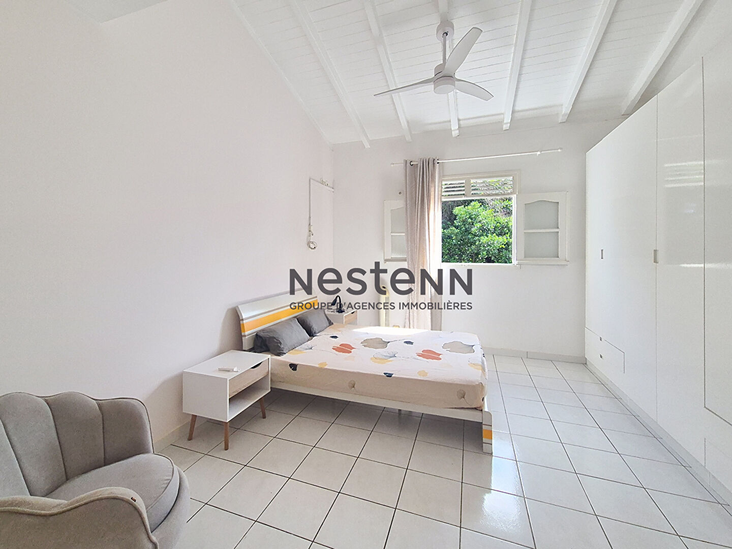 A VENDRE VILLA 4 pièce(s)  + T3 indépendant avec Garage à Petit-Bourg