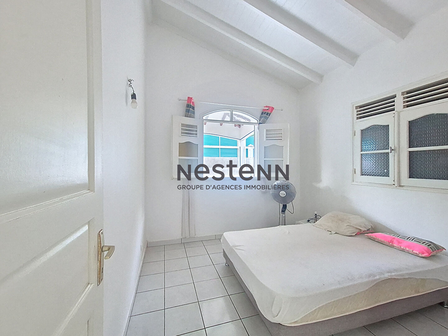 A VENDRE VILLA 4 pièce(s)  + T3 indépendant avec Garage à Petit-Bourg