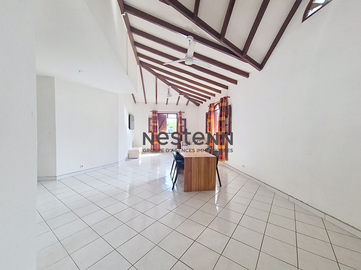 A VENDRE VILLA 4 pièce(s)  + T3 indépendant avec Garage à Petit-Bourg