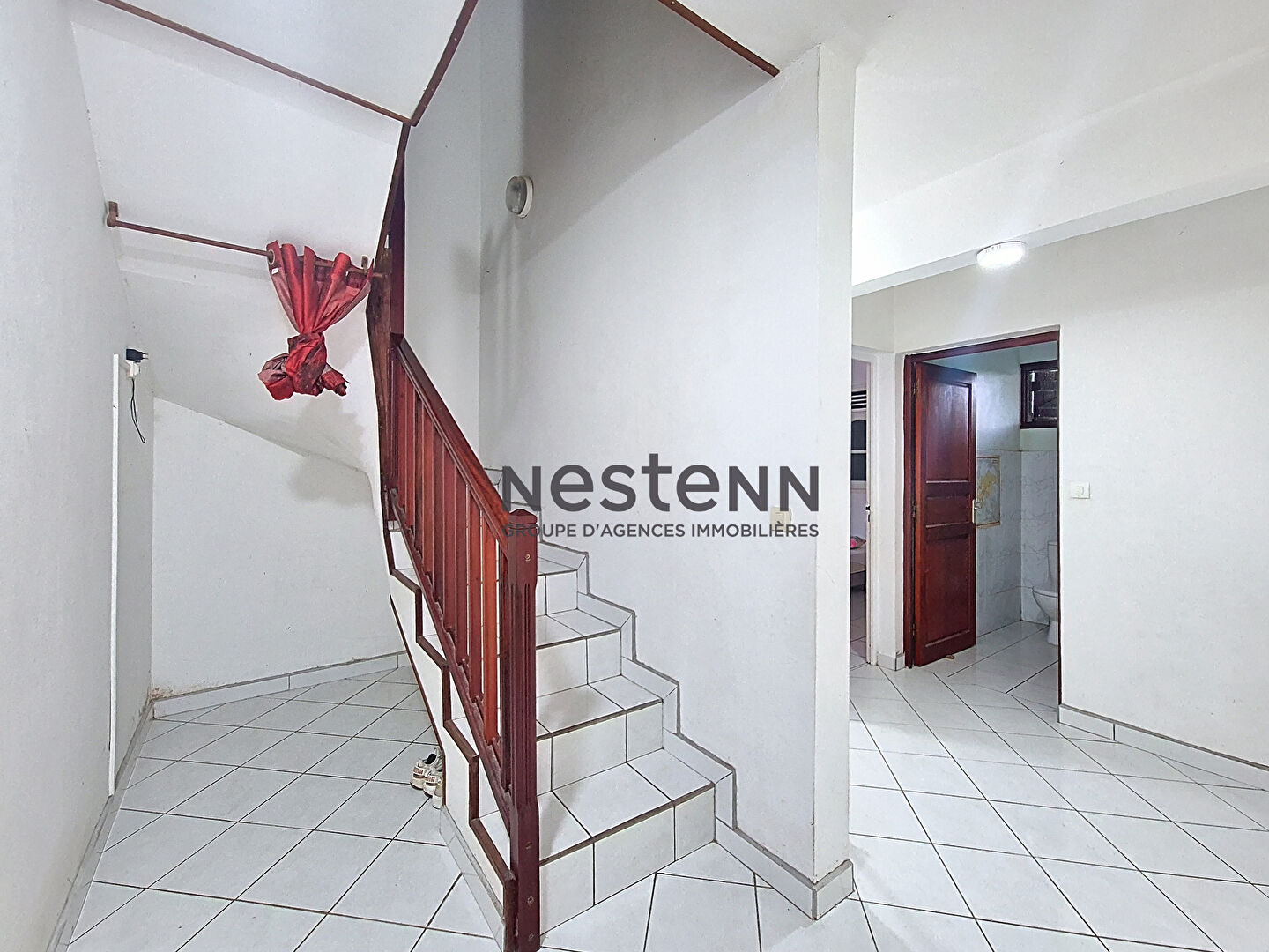 A VENDRE VILLA 4 pièce(s)  + T3 indépendant avec Garage à Petit-Bourg